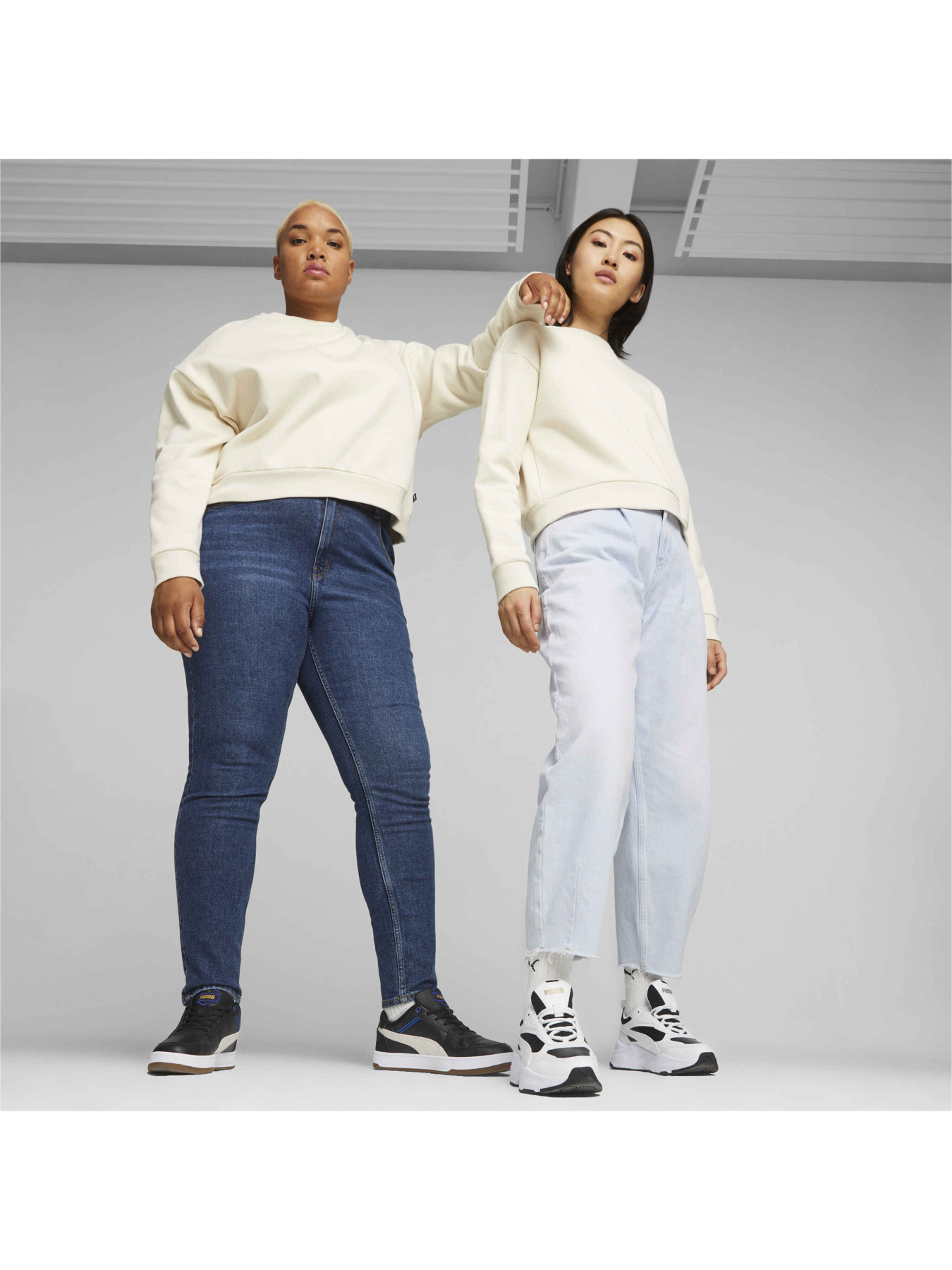 Світшот PUMA Ess+ Relaxed Crew Fl модель 676801 Фото