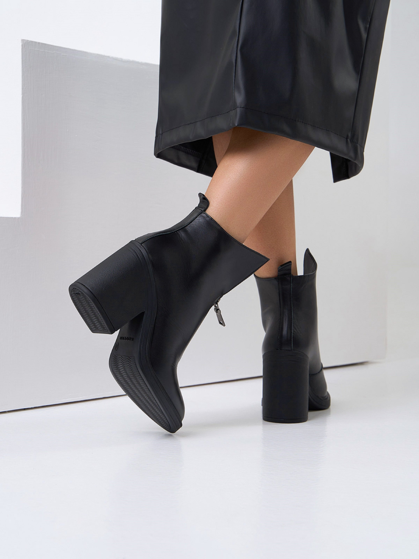 Бoтильоны ISSA Plus модель OB2-510_черный Бoтильоны ISSA Plus модель OB2-510_черный Фото