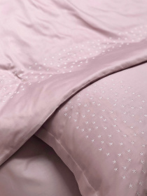 Комплект постільної білизни рожевий з вишитими білими зірками Cozy модель 8048979 Фото