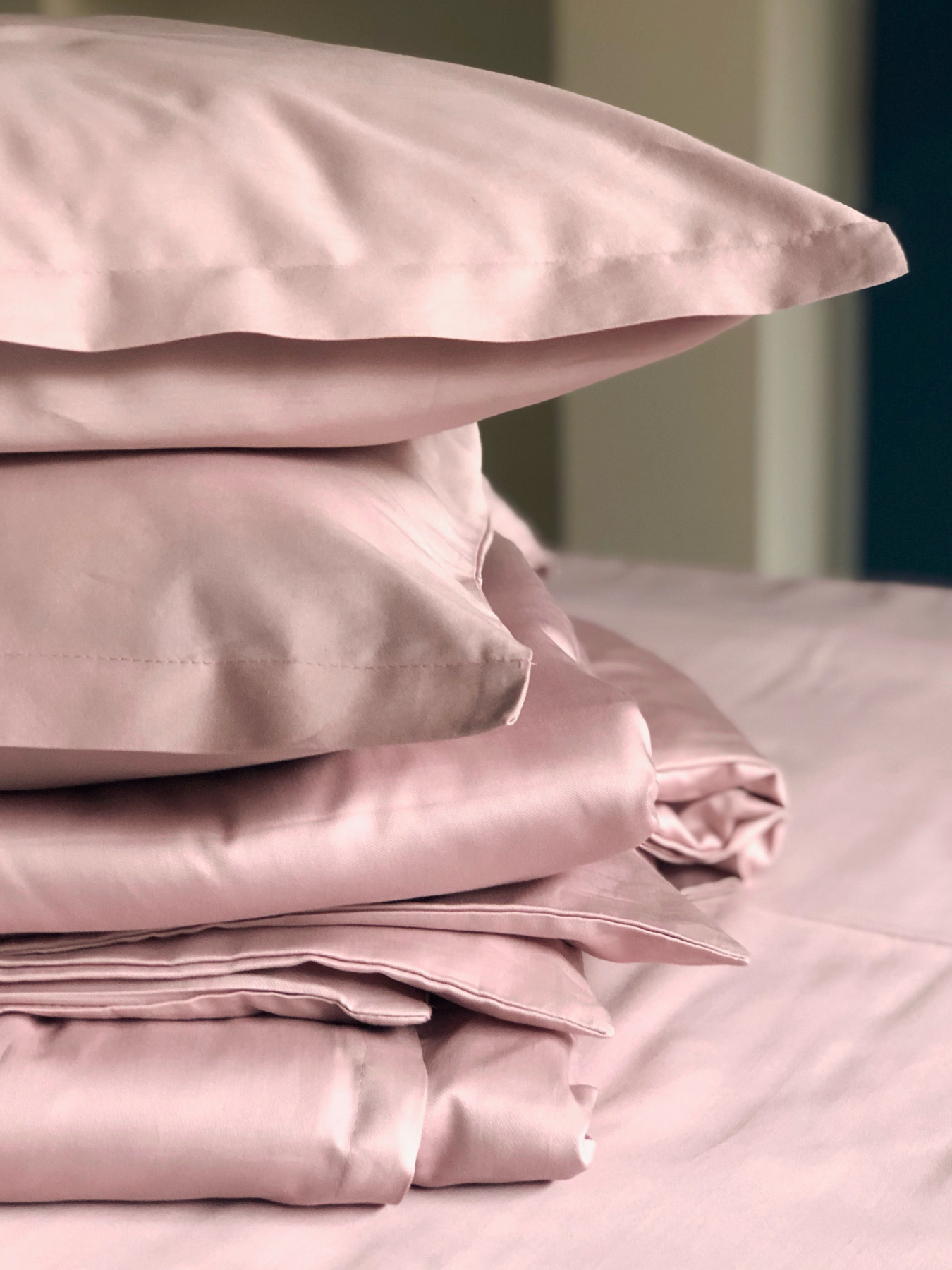 Комплект постільної білизни рожевий з вишитими білими зірками Cozy модель 8048979 Фото