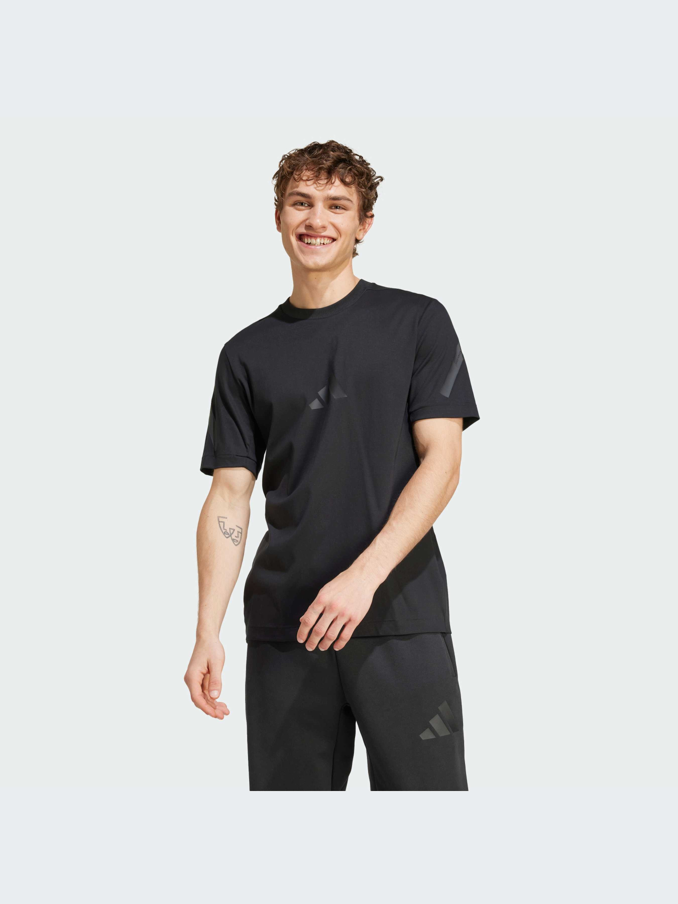 Футболка Adidas ZNE модель JE3069 Футболка Adidas ZNE модель JE3069 Фото