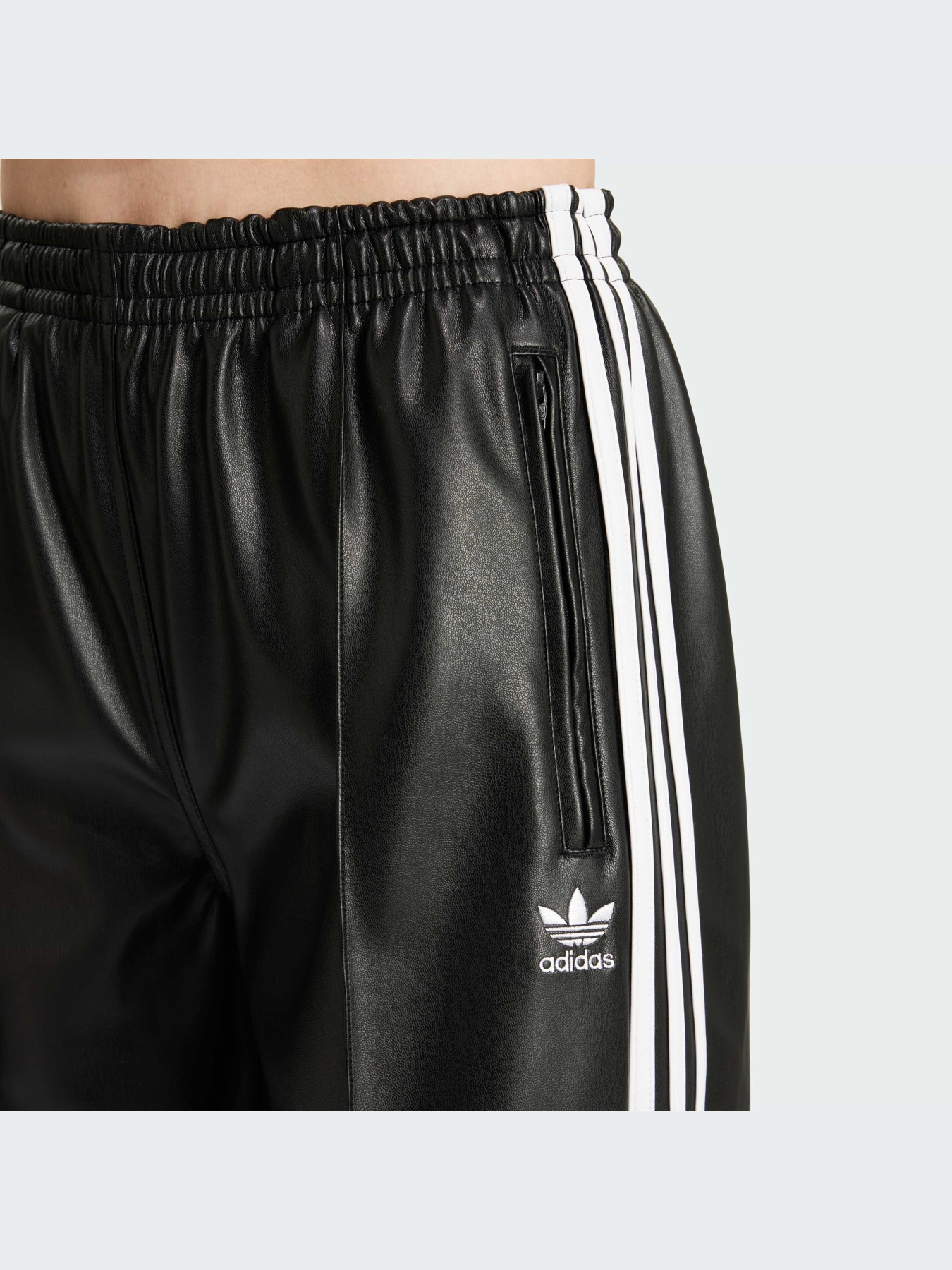 Повсякденні штани Adidas Adicolor модель IY7245 Повсякденні штани Adidas Adicolor модель IY7245 Фото