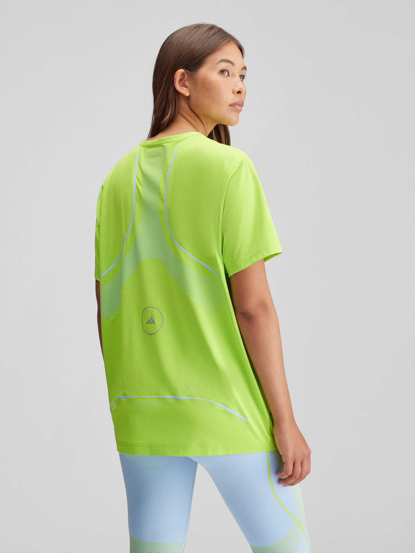 Футболка спортивная Adidas модель IW9880 Футболка спортивная Adidas модель IW9880 Фото