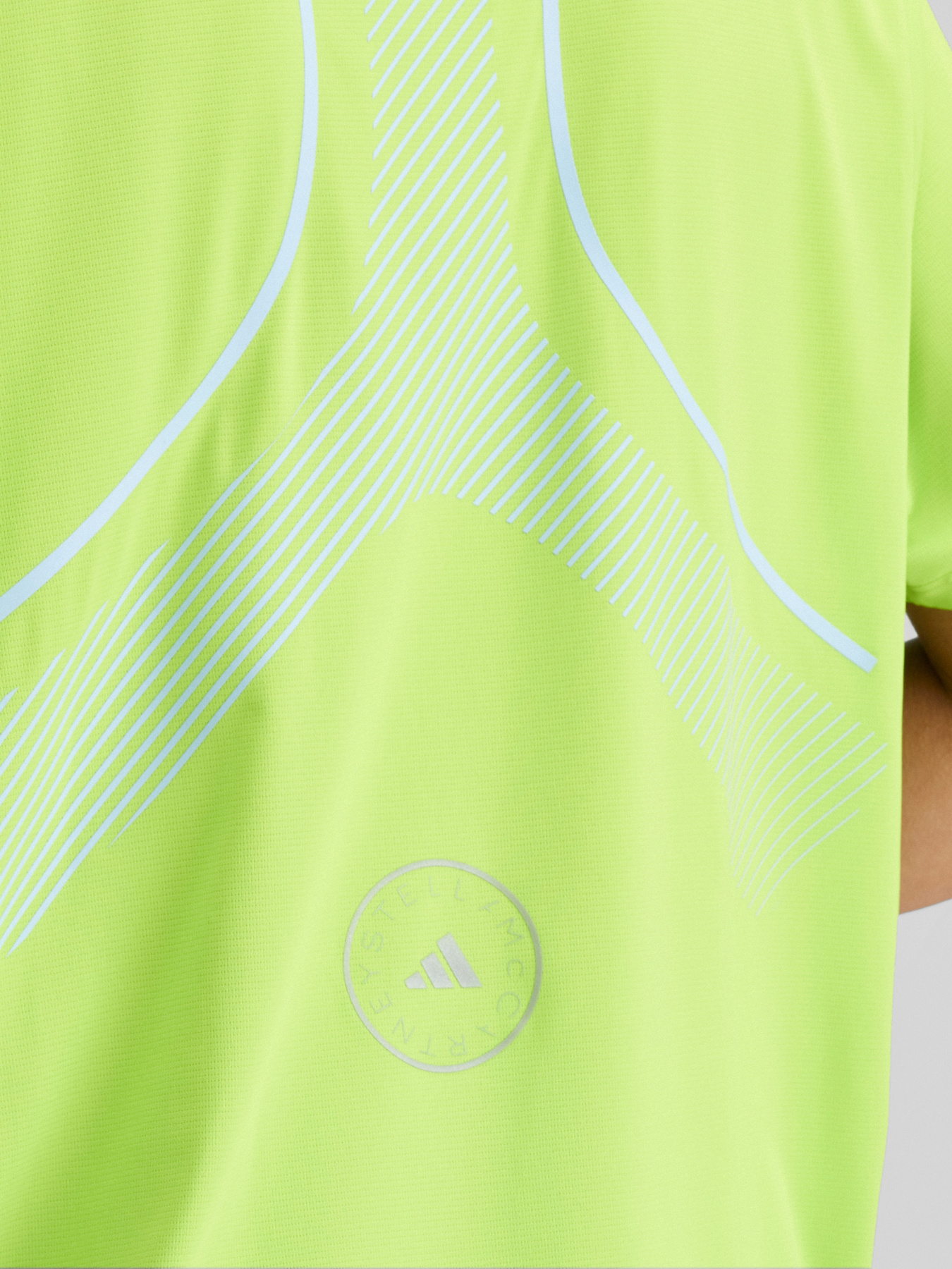 Футболка спортивная Adidas модель IW9880 Футболка спортивная Adidas модель IW9880 Фото