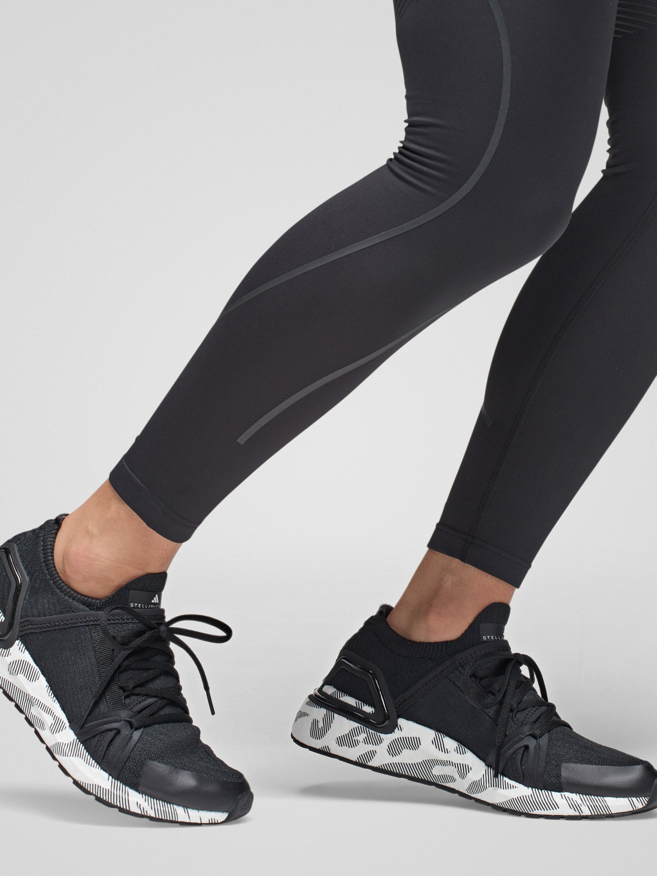 Кросівки для бігу Adidas Ultraboost модель IH0087 Фото