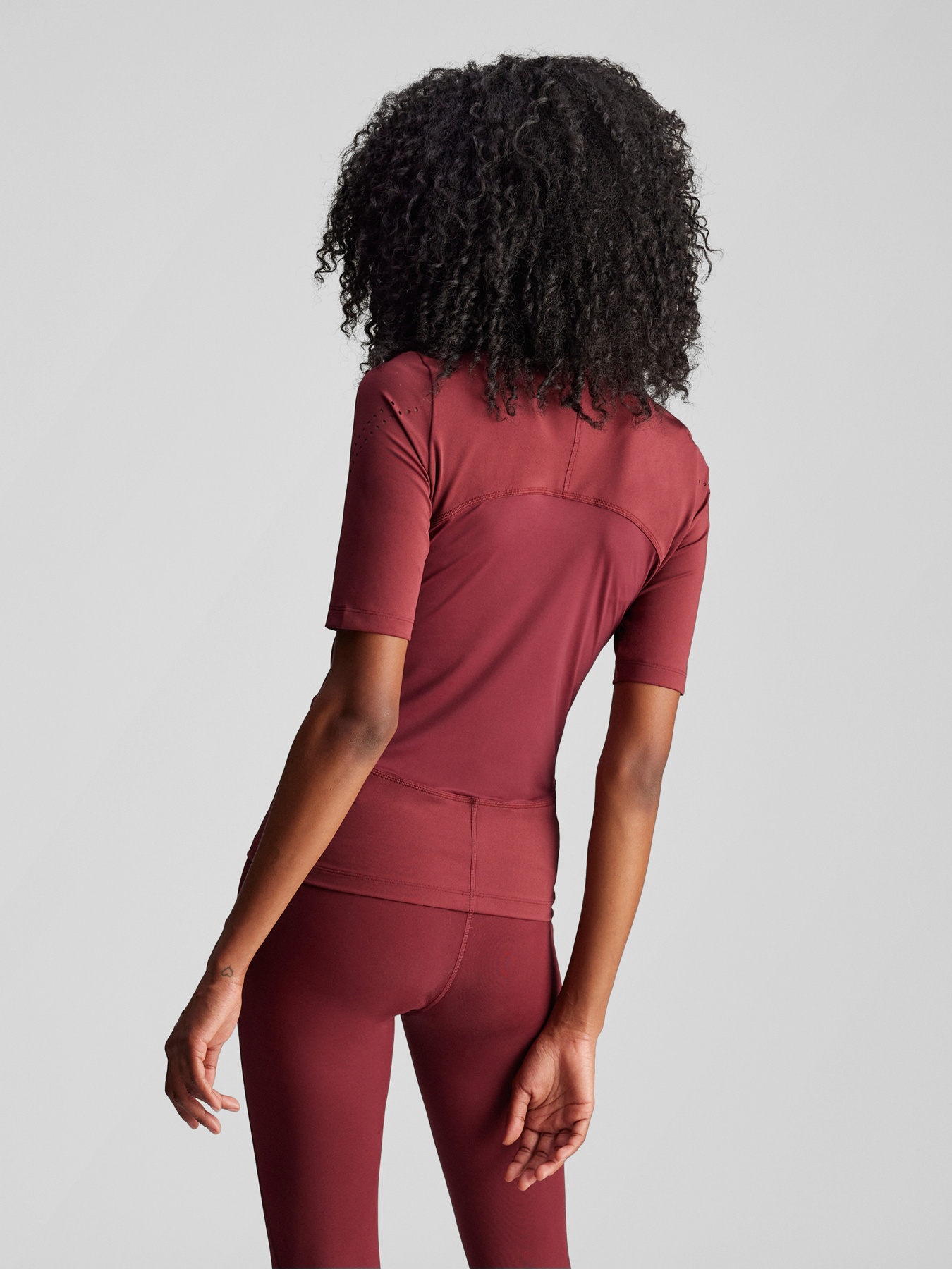 Футболка спортивная Adidas модель IW9893 Фото