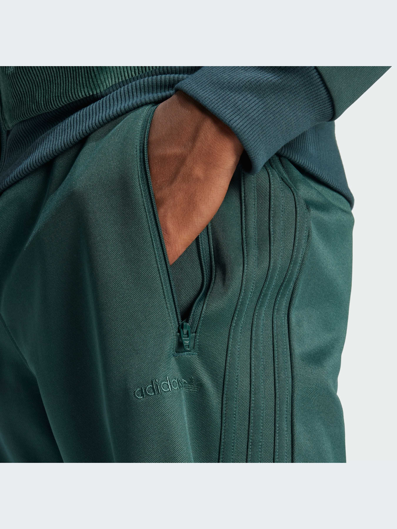 Брюки повседневные Adidas модель IW3251 Фото