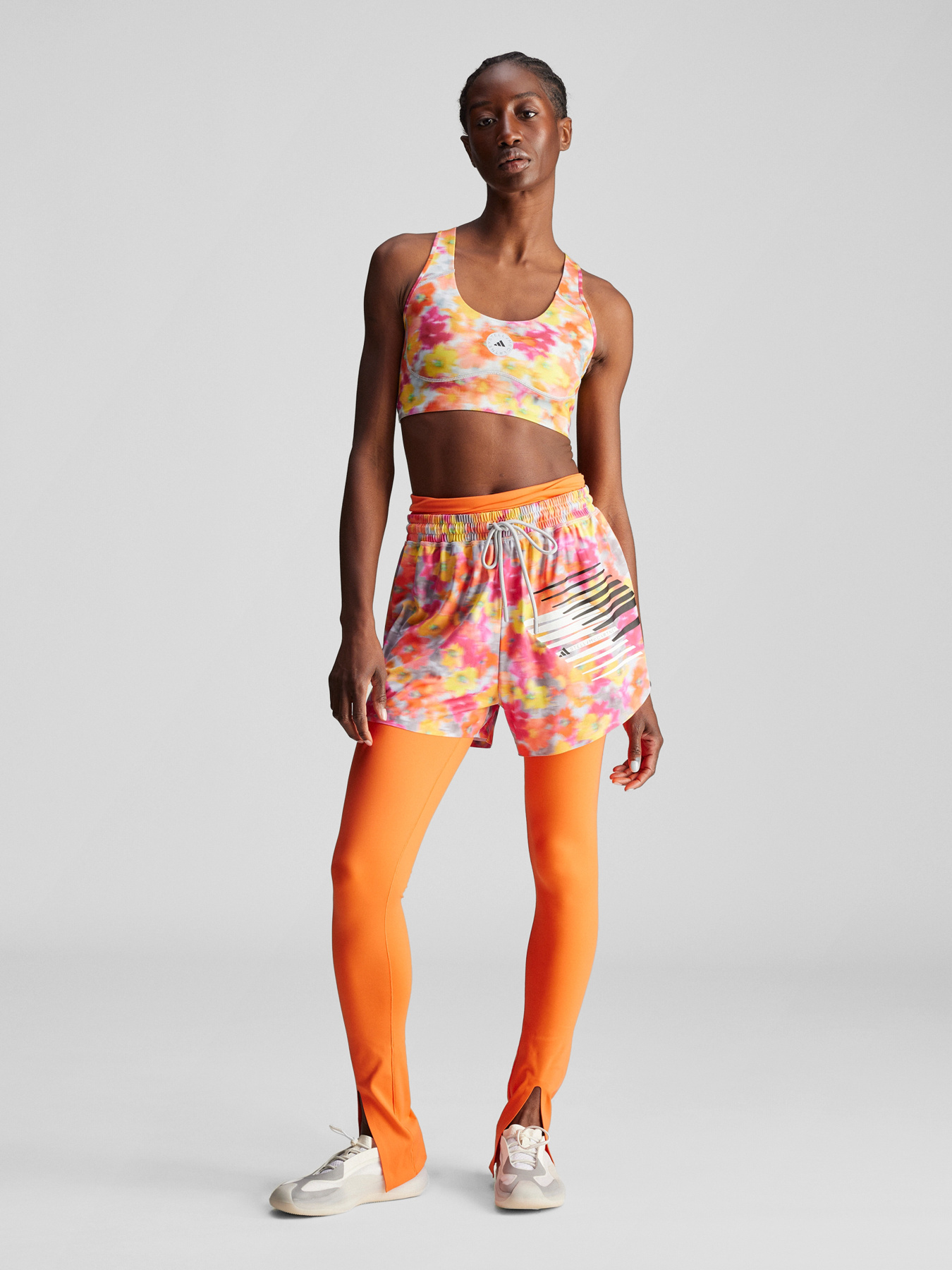 Шорты спортивные Adidas модель IW3883 Фото