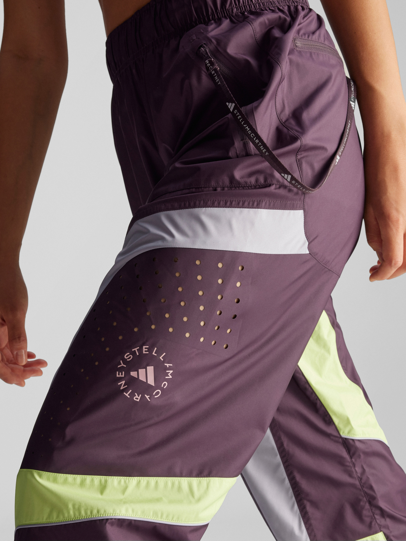 Повседневные штаны Adidas модель IX1628 Фото