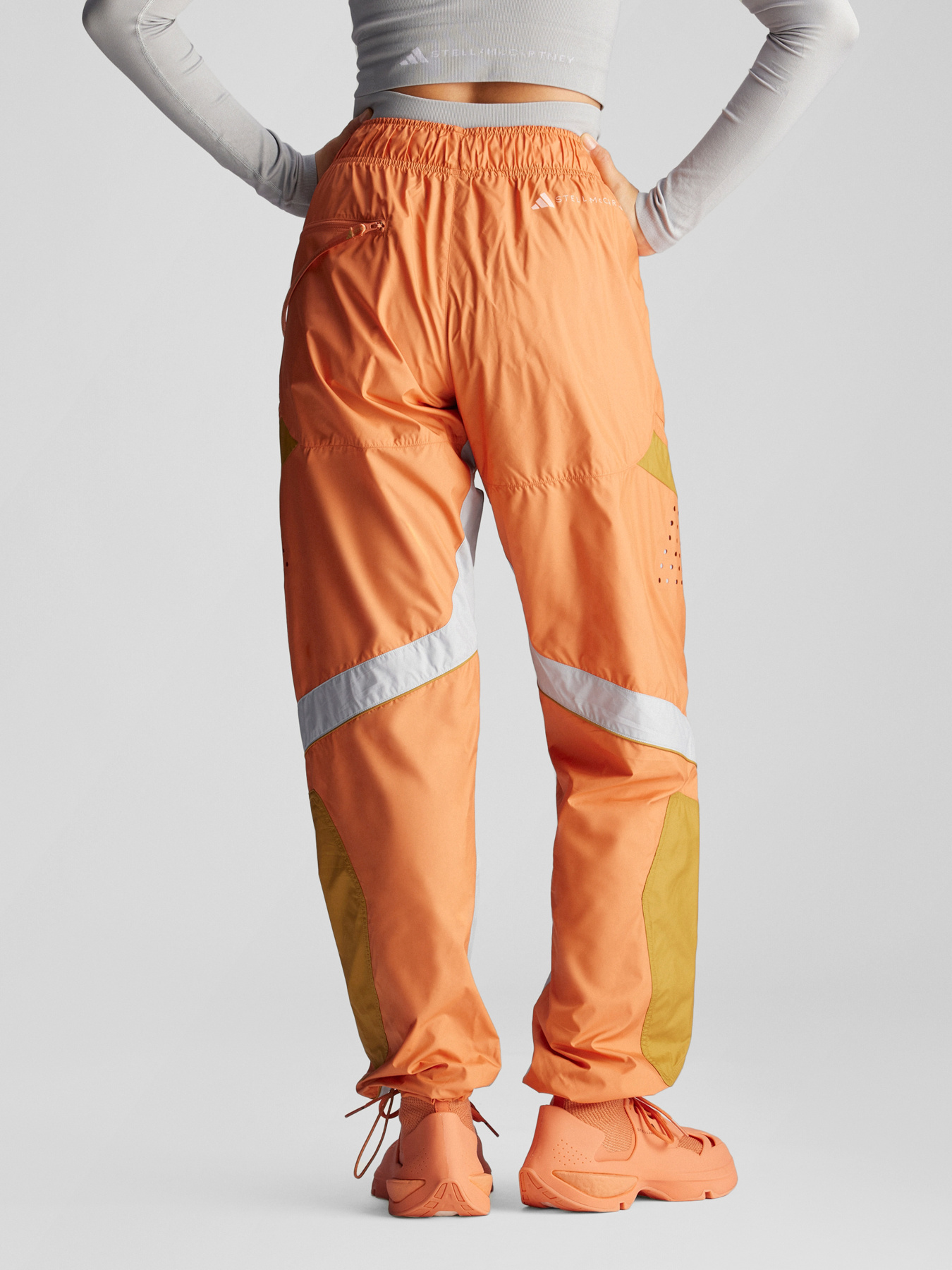 Повсякденні штани Adidas модель IW9925 Фото