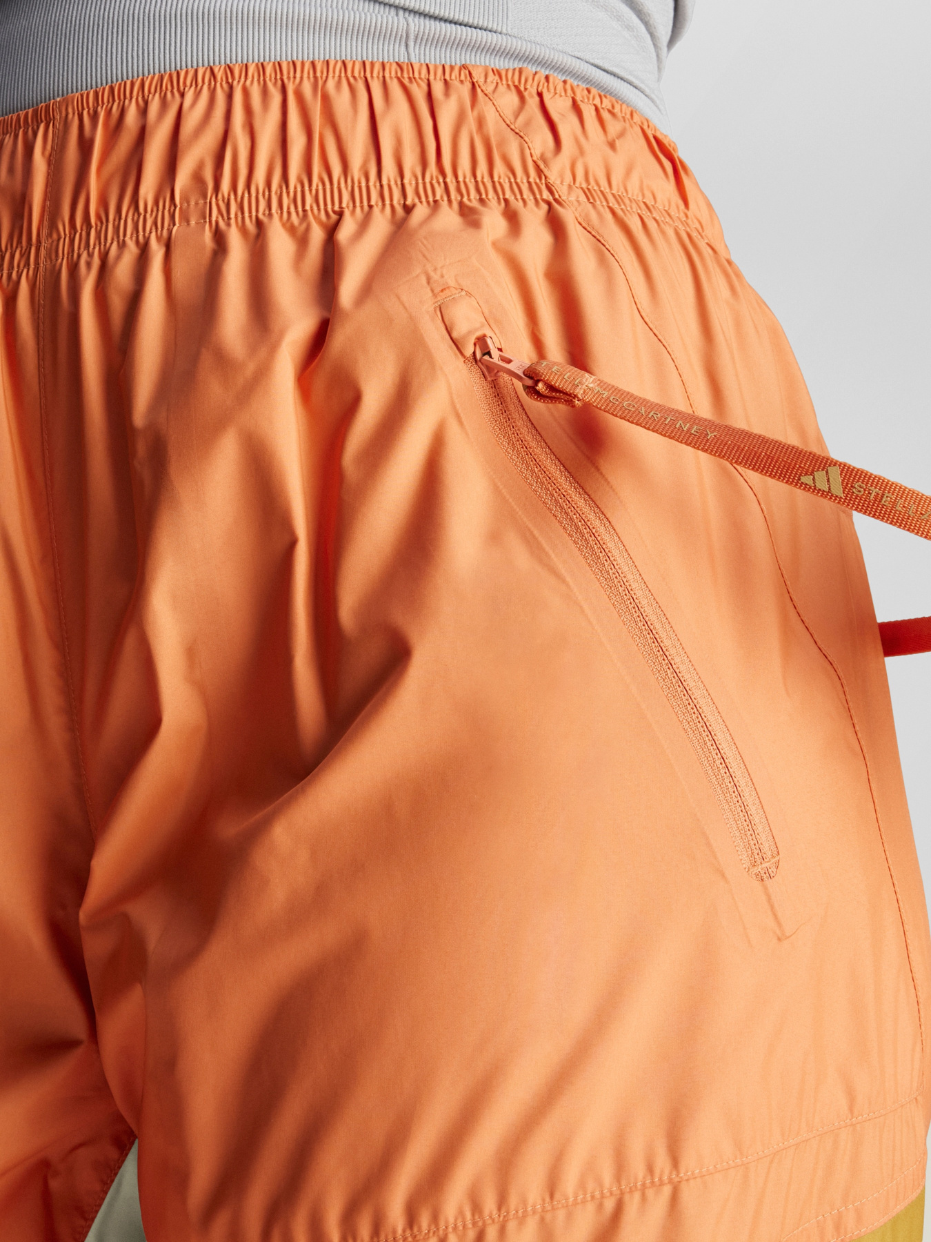 Повсякденні штани Adidas модель IW9925 Фото