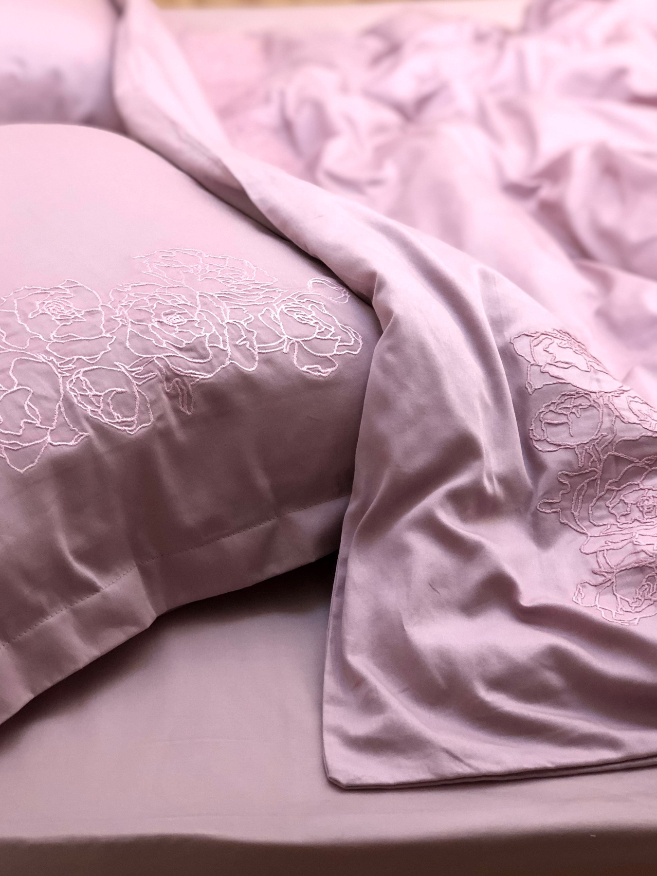 Комплект постільної білизни рожевий з вишитими півоніями Cozy Модель 8048311 Фото