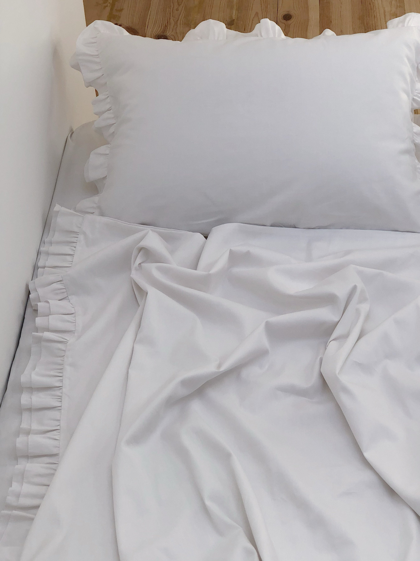 Комплект постільної білизни з рюшами білий Cozy Модель 8047948 Фото