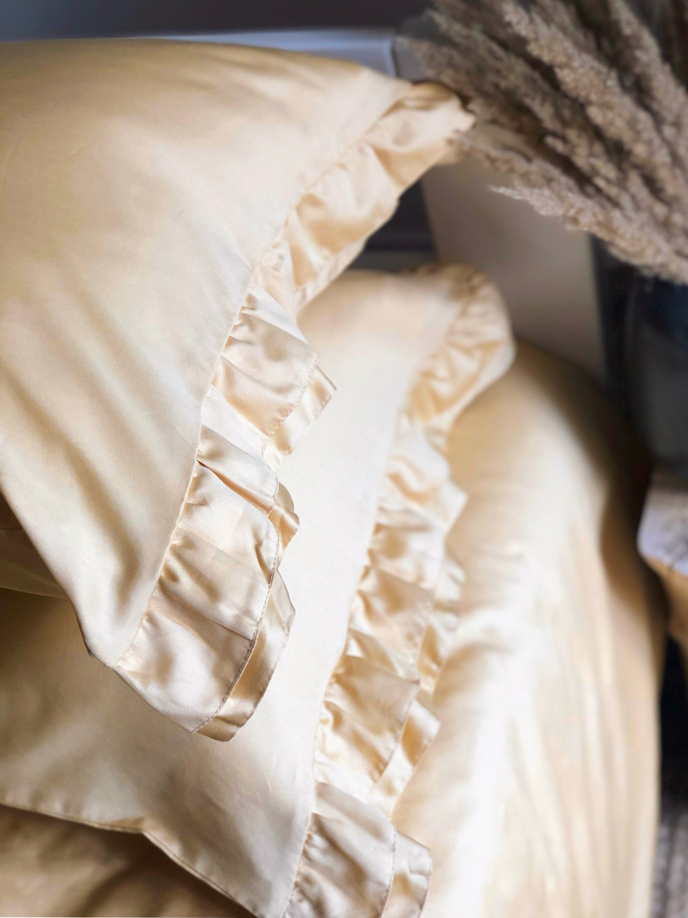 Комплект постільної білизни з рюшами золотий Cozy модель 8047896 Фото