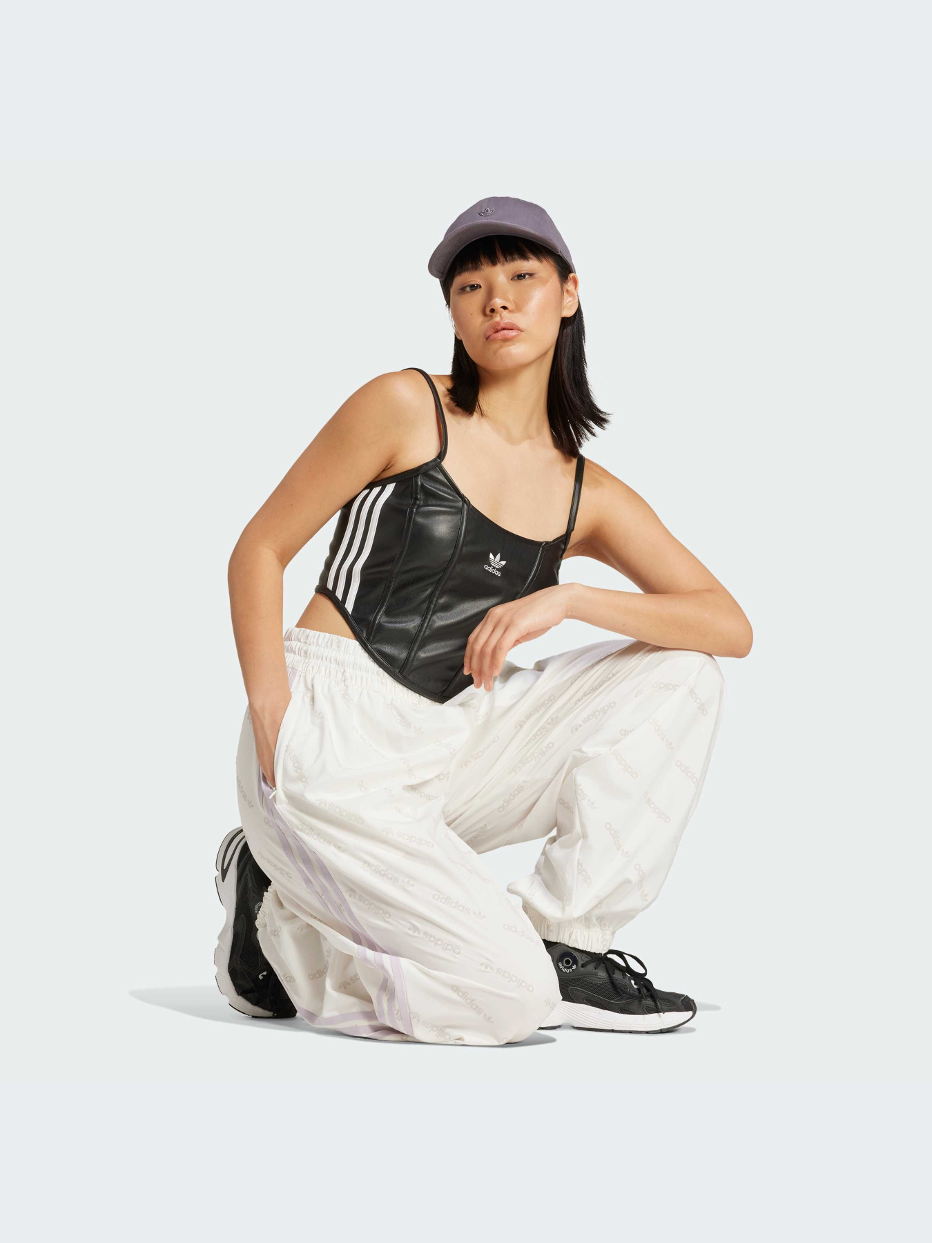 Повсякденні штани Adidas модель JE8359 Фото