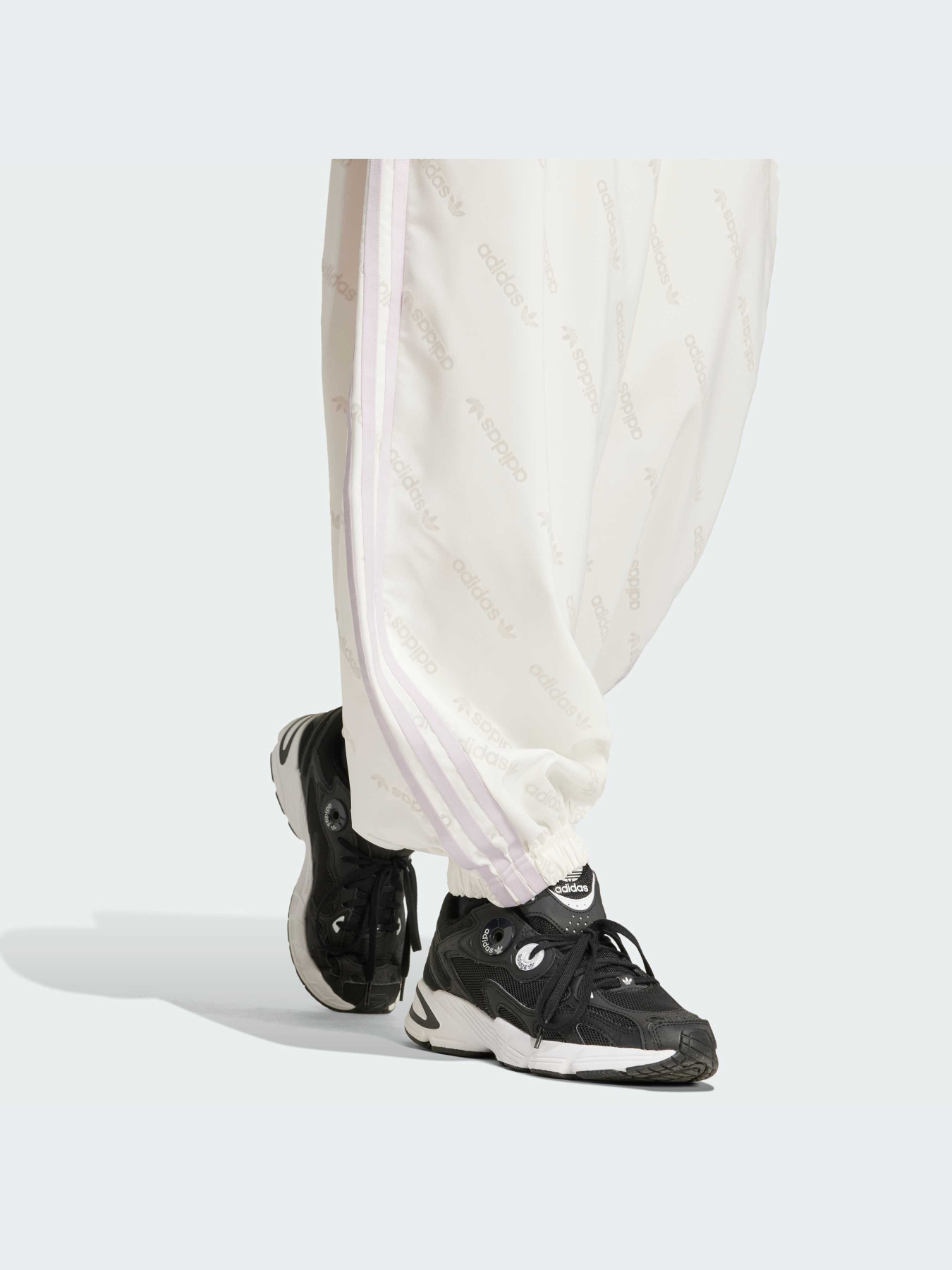 Повсякденні штани Adidas модель JE8359 Фото