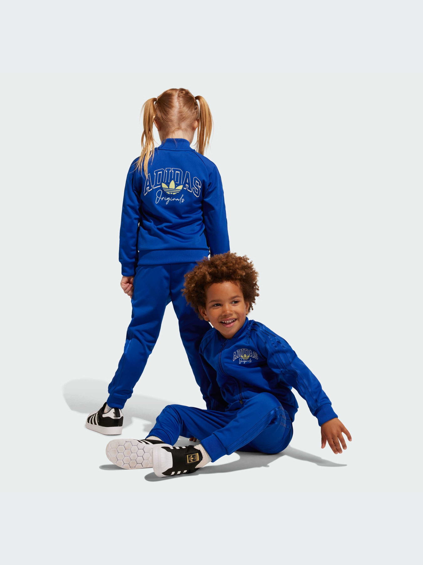 Костюмы Adidas Graphics модель IK5444-KZ Фото