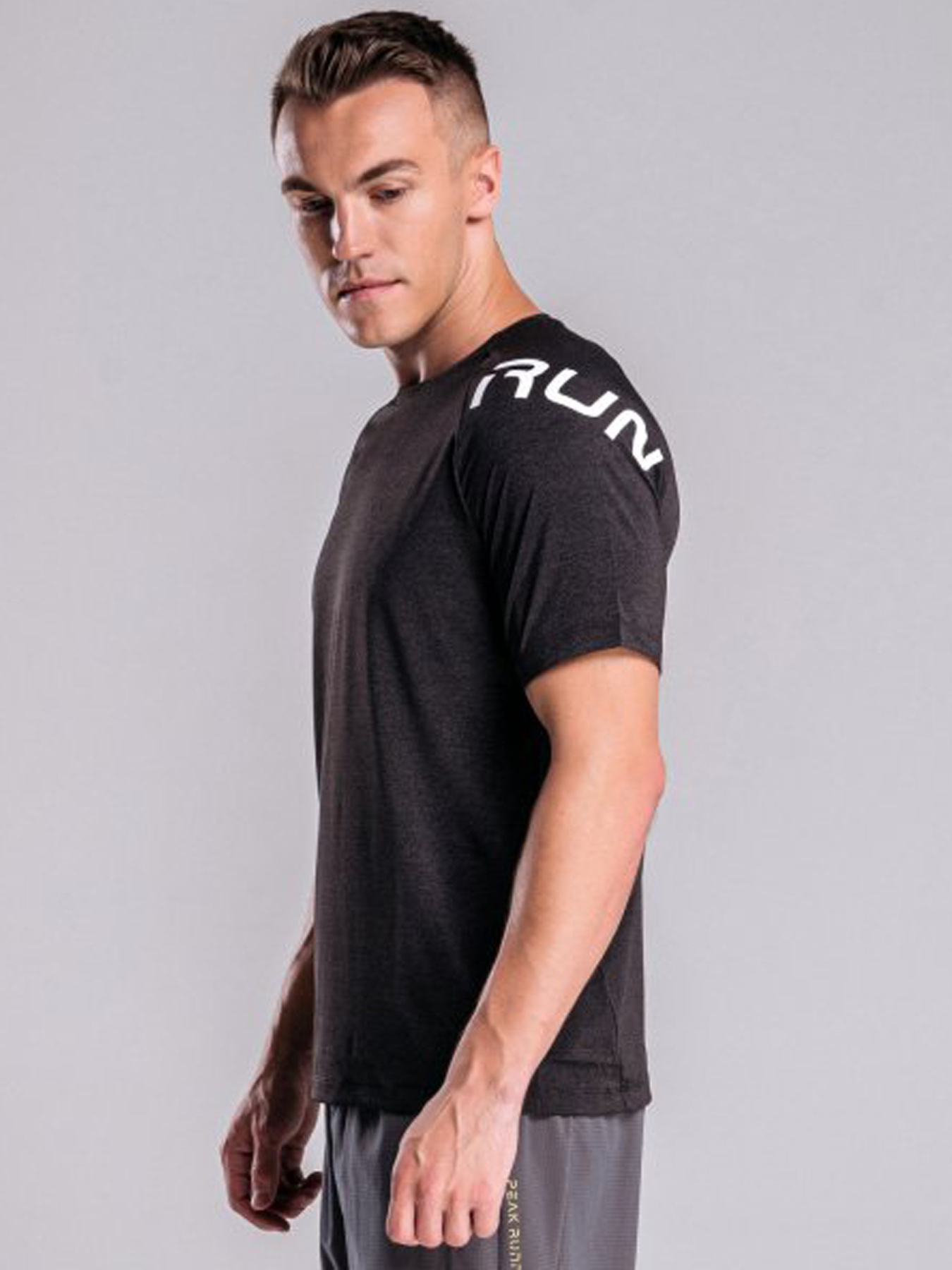 Футболки и поло Peak модель FW602061-BLA Фото