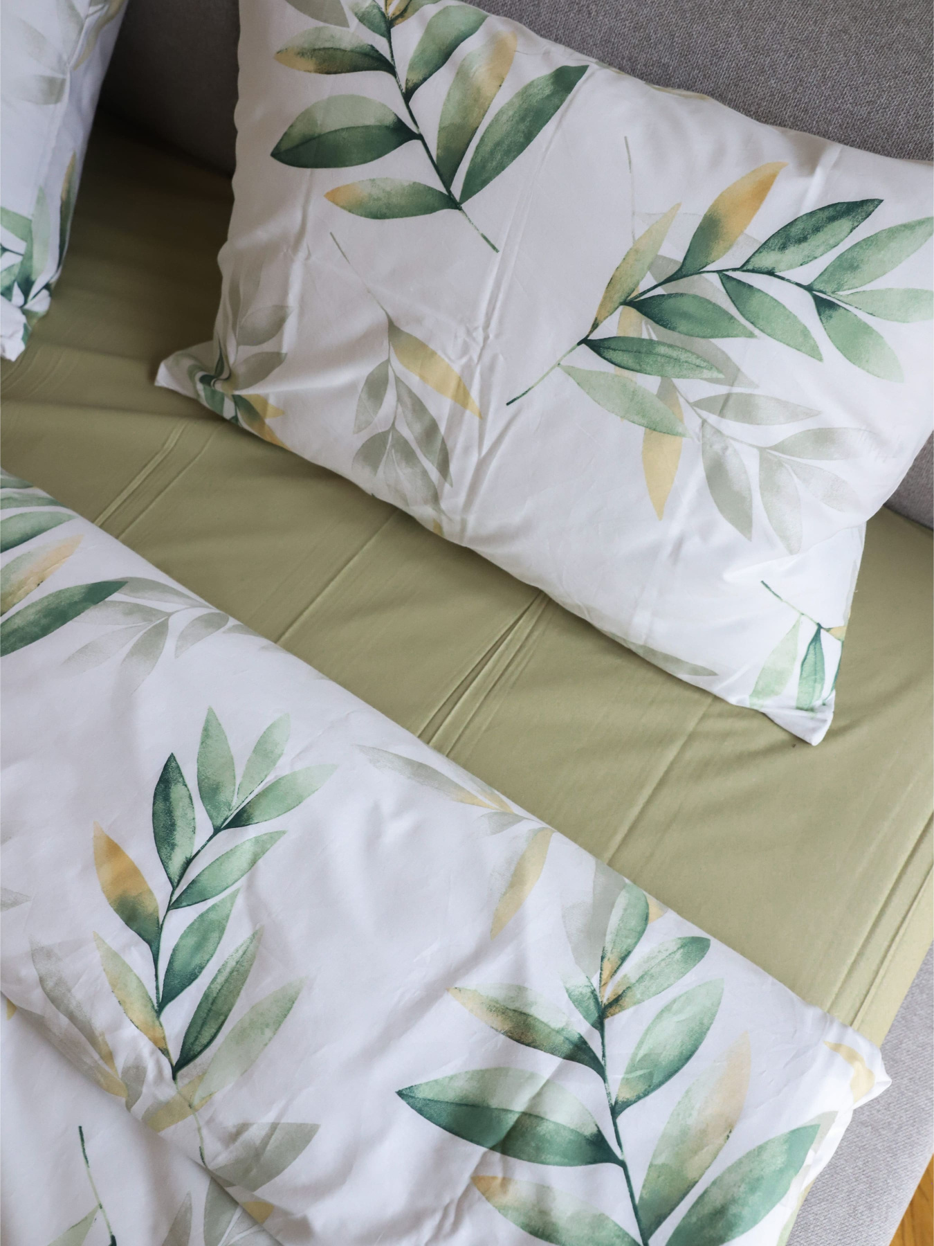 Комплект постельного белья с ткани Ранфорс цвет Оливковые листья с однотонным BedclozZzes модель 15691-1 Фото