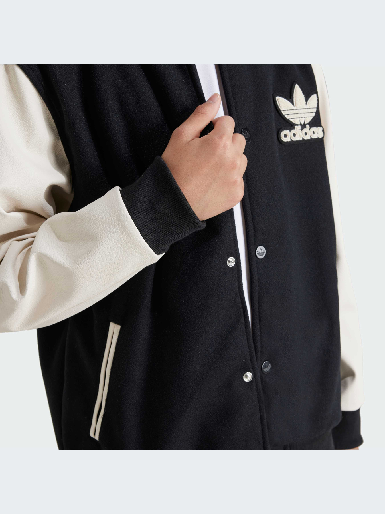 Бомбер Adidas Adicolor модель IY7505 Бомбер Adidas Adicolor модель IY7505 Фото