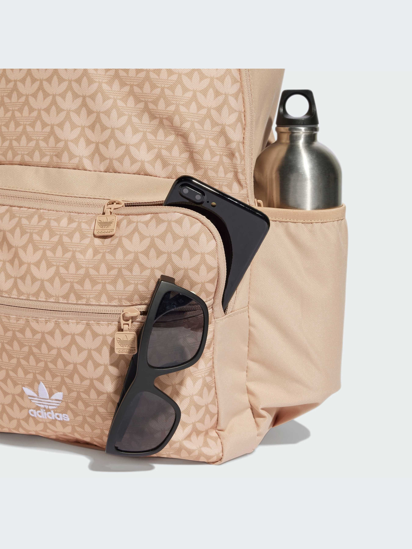 Повседневный рюкзак Adidas Graphics модель IX7463 Повседневный рюкзак Adidas Graphics модель IX7463 Фото