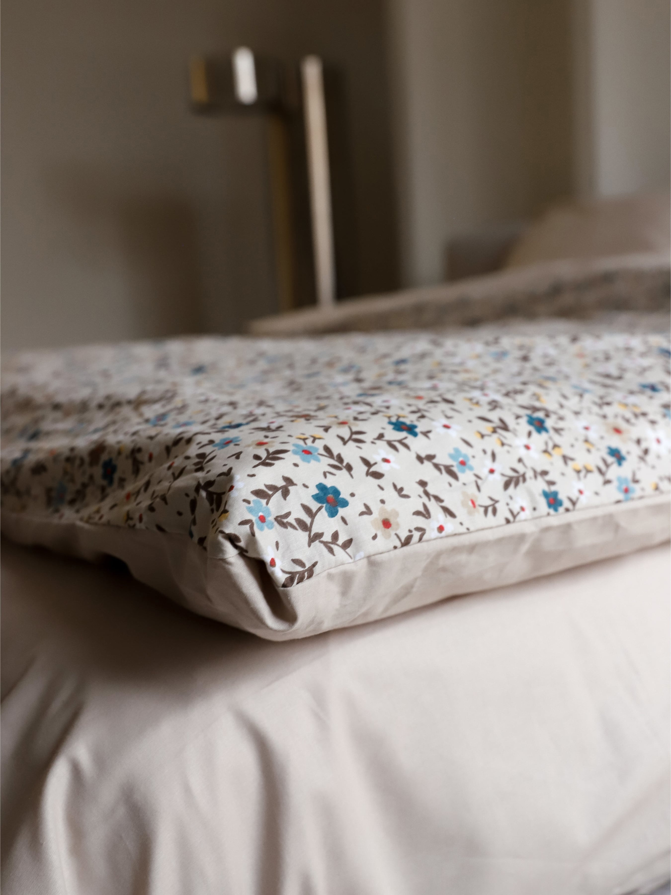 Комплект постільної білизни з тканини Ранфорс колір Квітковий принт з бежевим BedclozZzes модель 15691-1-1-1-1 Фото