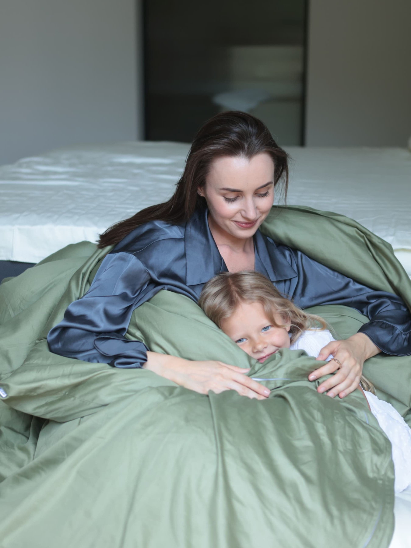 Комплект постельного белья с ткани Сатин цвет Оливковый и молочный BedclozZzes модель 18641-4 Фото