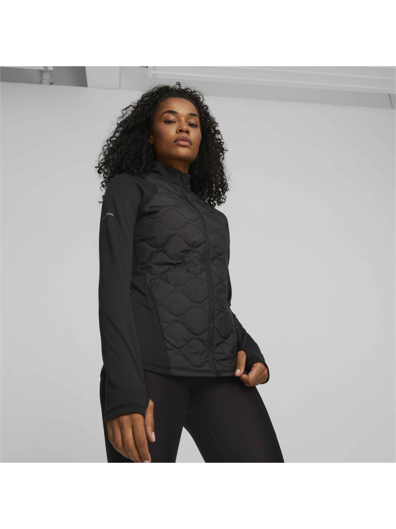 Демисезонная куртка PUMA Cloudspun Wrmlbl Padded Jkt модель 524056 Фото