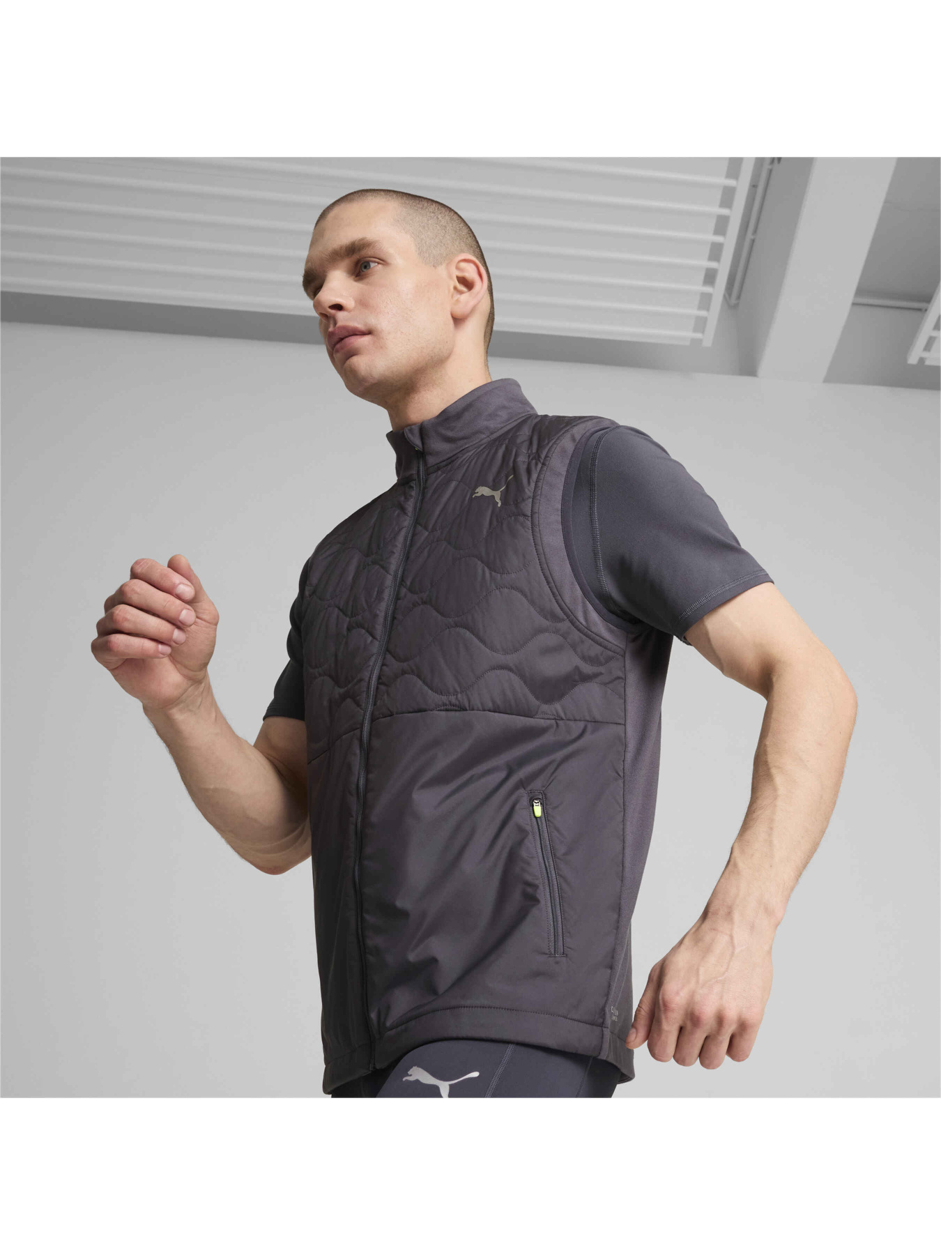 Утеплений жилет PUMA Run Cloudspun Wrmlbl Vest модель 524028 Утеплений жилет PUMA Run Cloudspun Wrmlbl Vest модель 524028 Фото