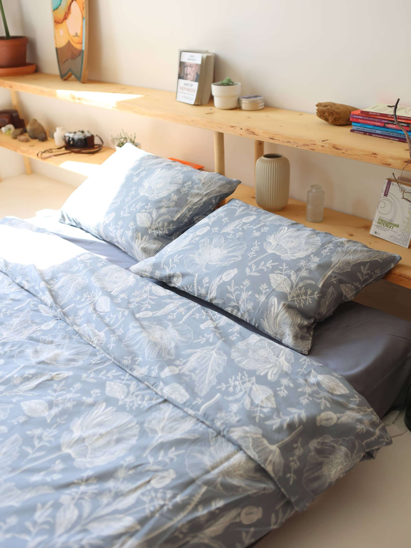 Постільна білизна з турецього мерсеризованого сатину, оздоблена білим кантом та виконана зі 100% бавовни BedclozZzes модель 15746 Фото