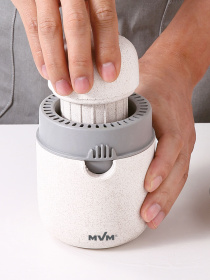 Соковыжималка ручная для фруктов MBM MY HOME модель KP-06 WHITE Фото