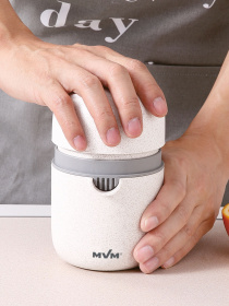 Соковыжималка ручная для фруктов MBM MY HOME модель KP-06 WHITE Фото