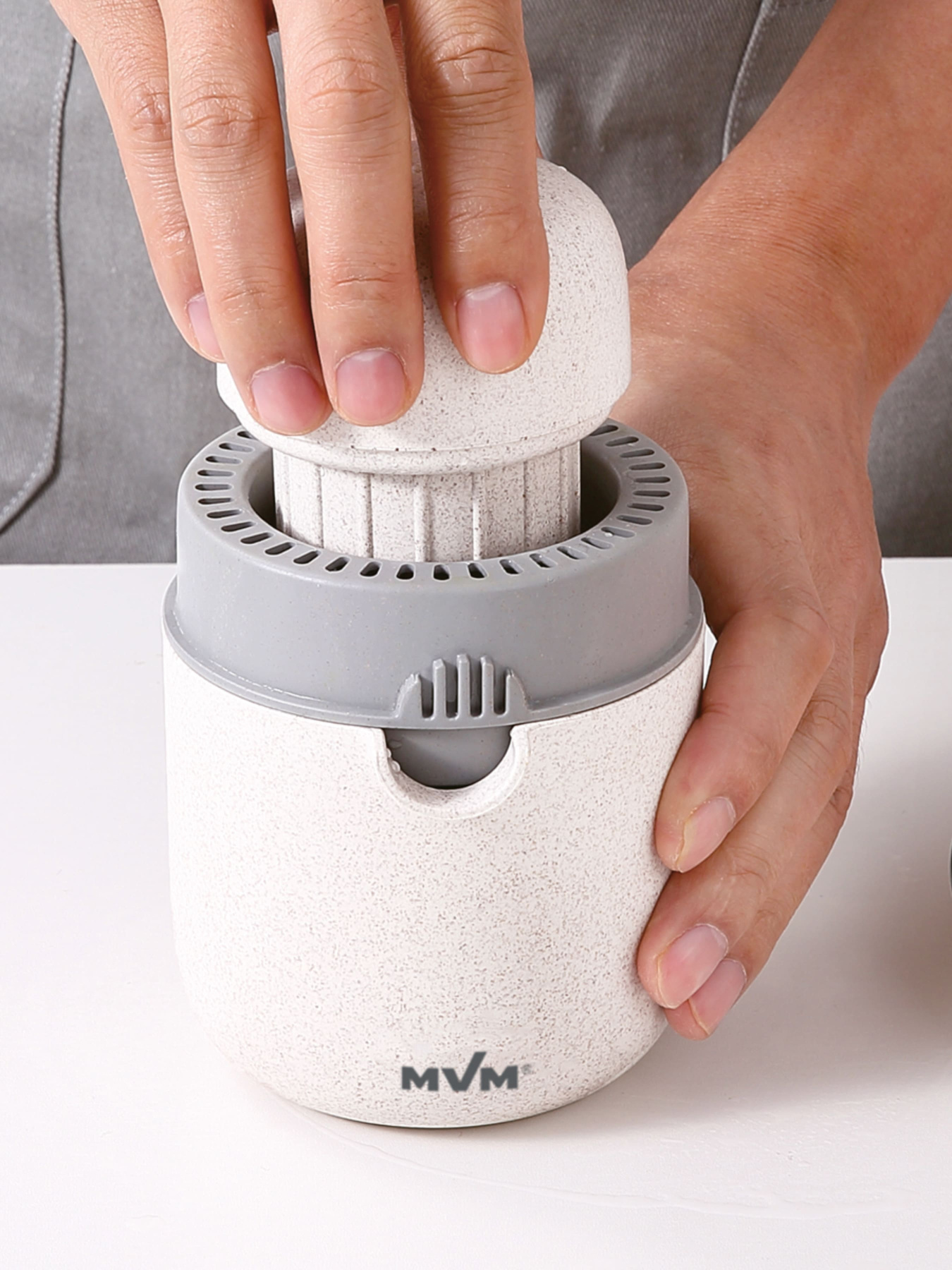 Соковитискач ручний для фруктів MBM HOME модель KP-06 WHITE Фото