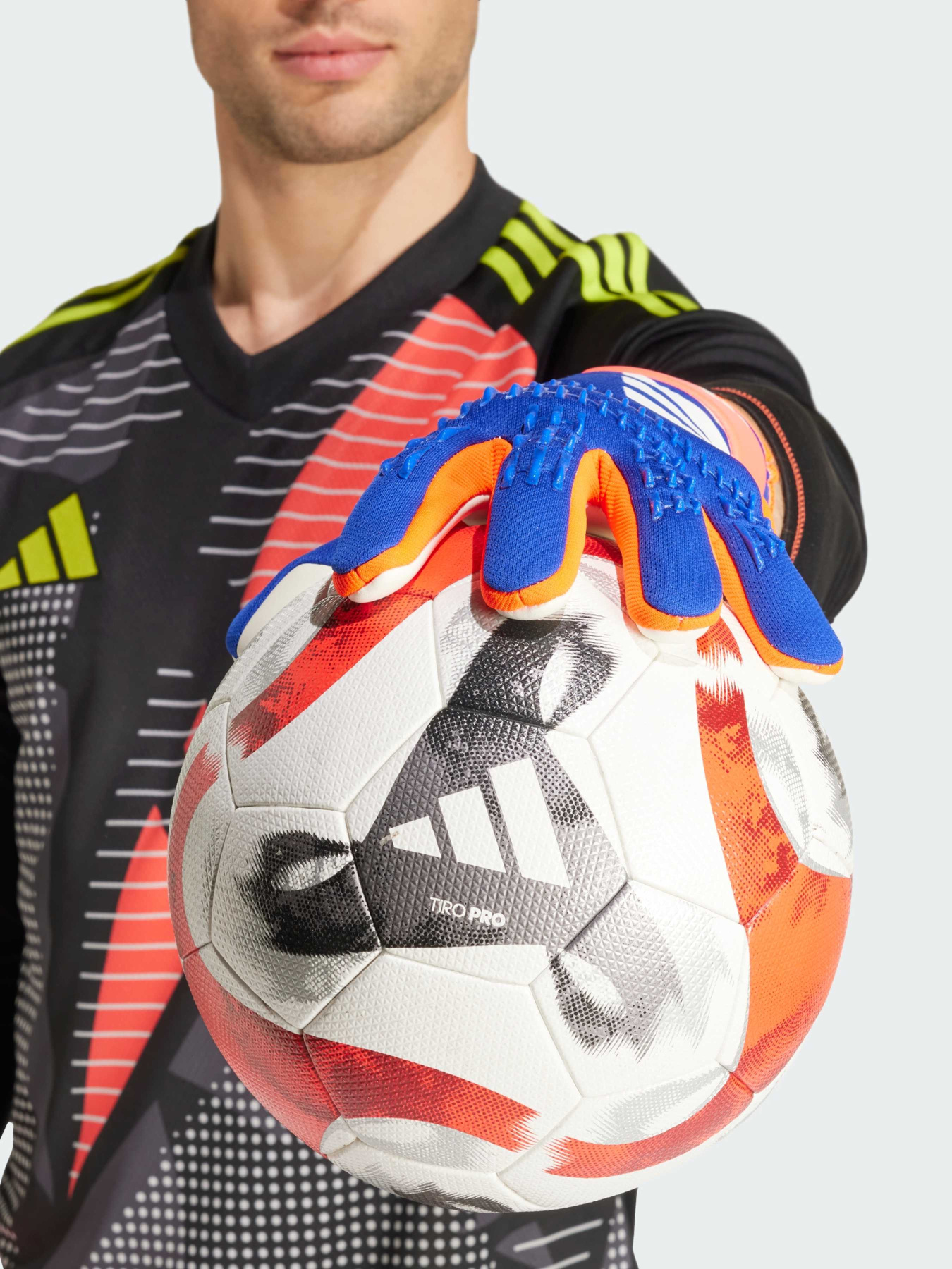 Рукавички для спорту Adidas Predator модель IX3860 Фото