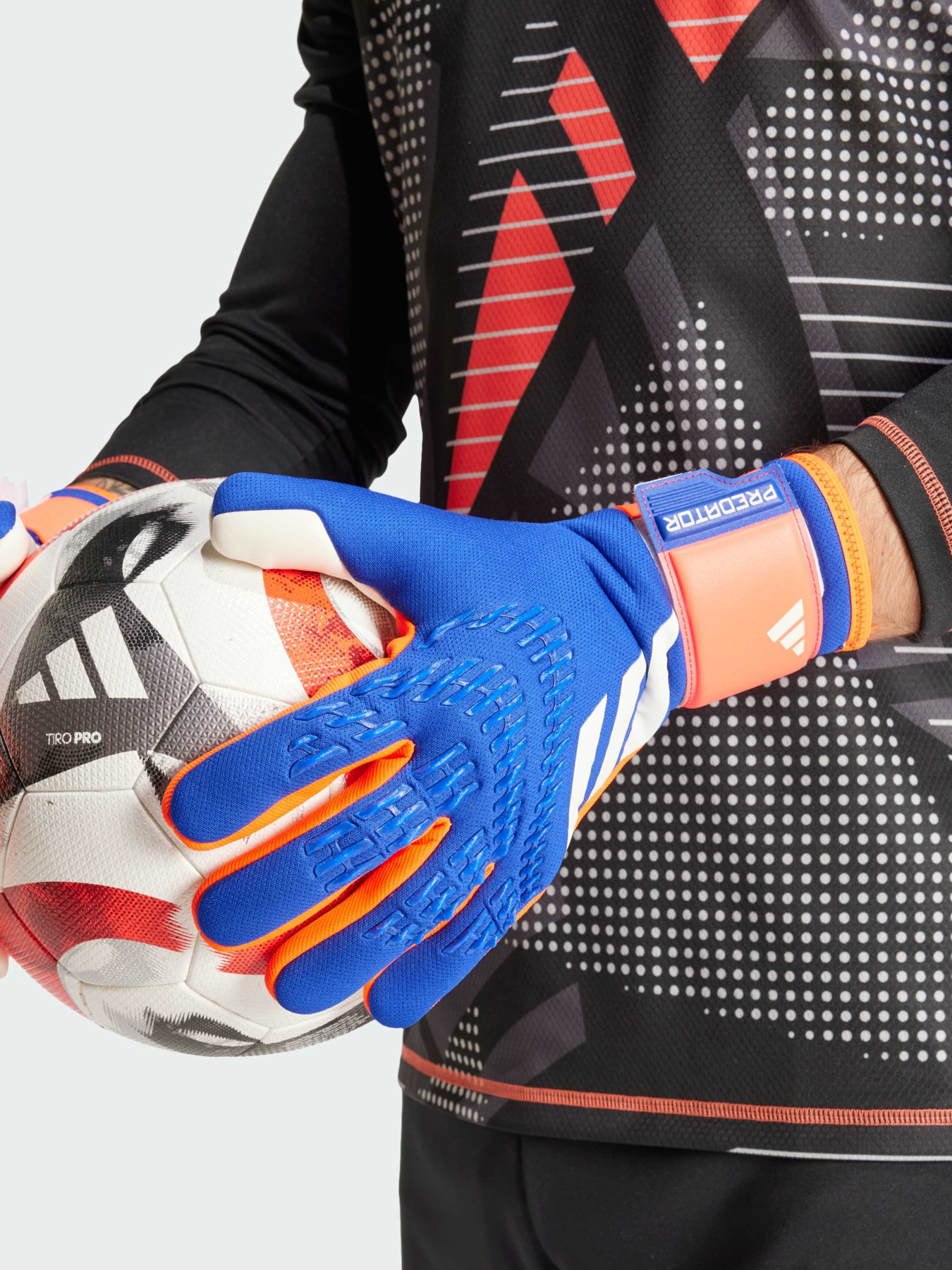 Перчатки для спорта Adidas Predator модель IX3860 Фото