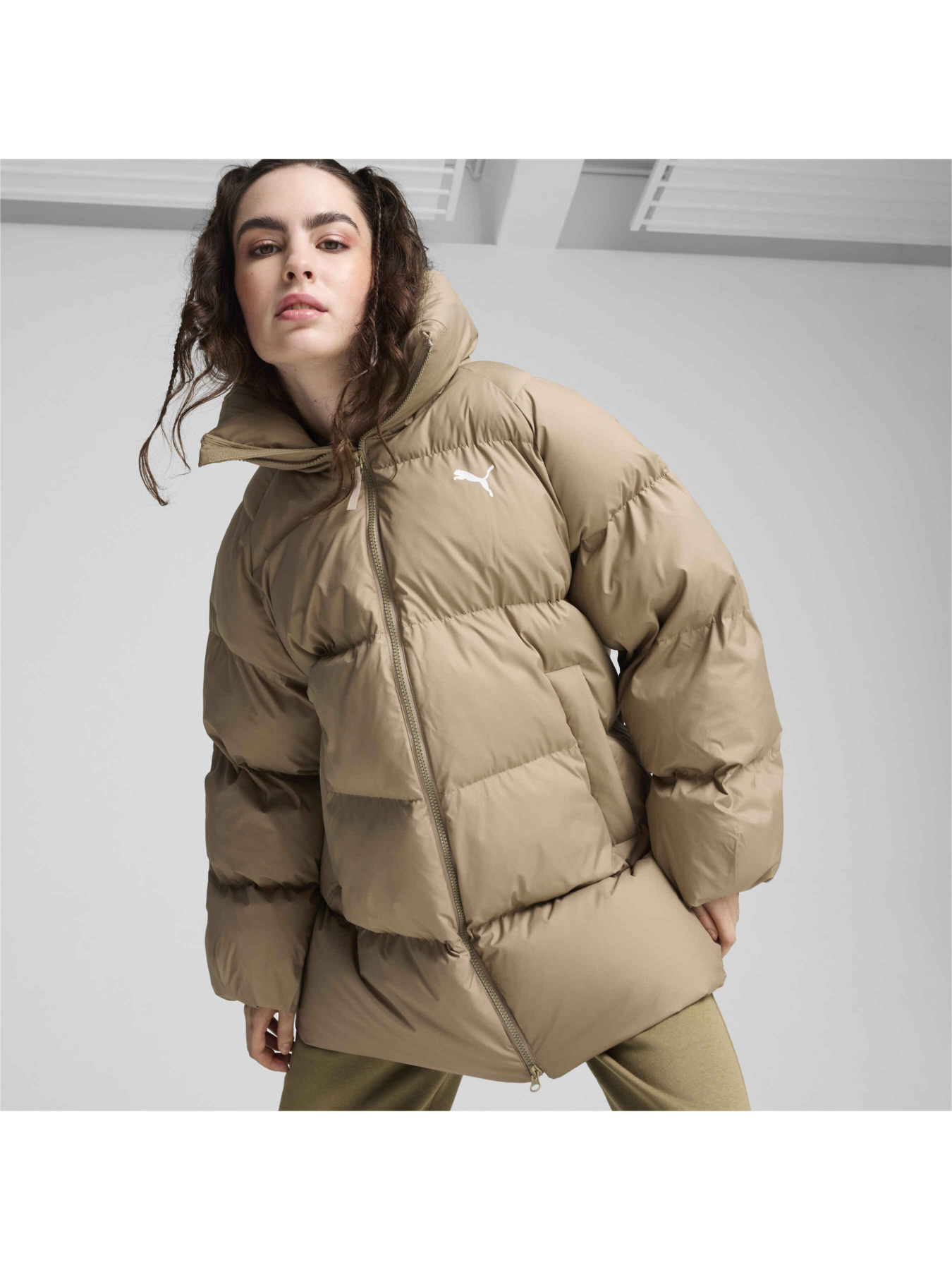 Демисезонная куртка PUMA Oversized Puffer Jacket модель 627472 Фото