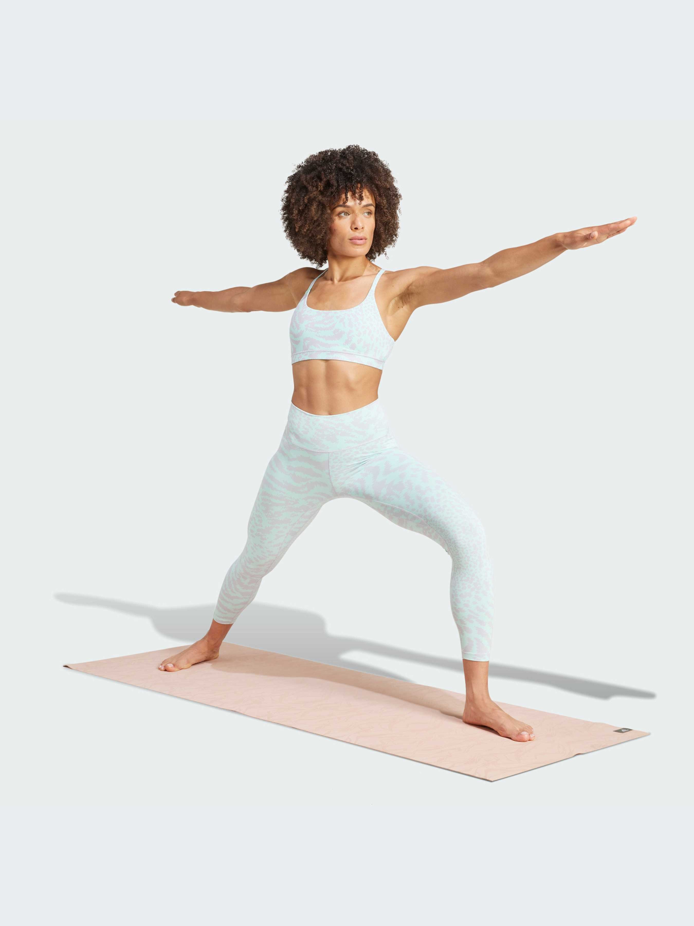 Топ спортивный Adidas модель IX0457 Фото