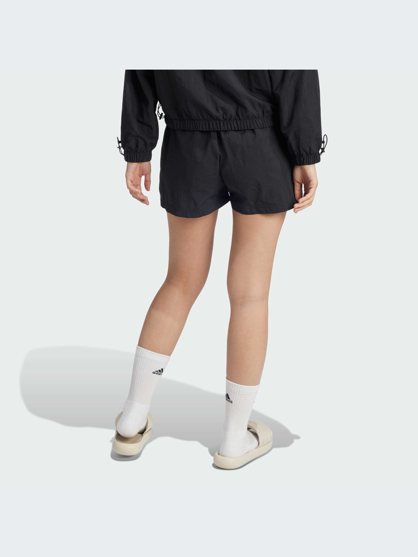 Повседневные шорты Adidas модель IV9782 Фото