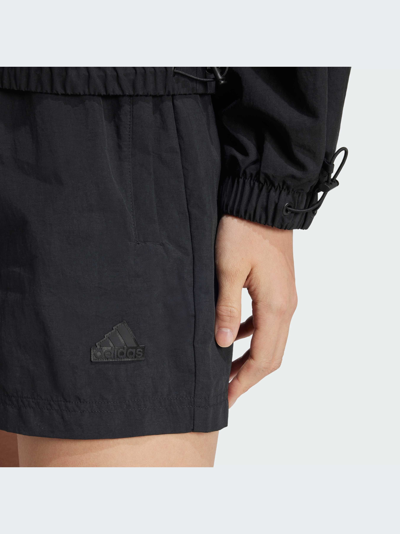 Повседневные шорты Adidas модель IV9782 Фото