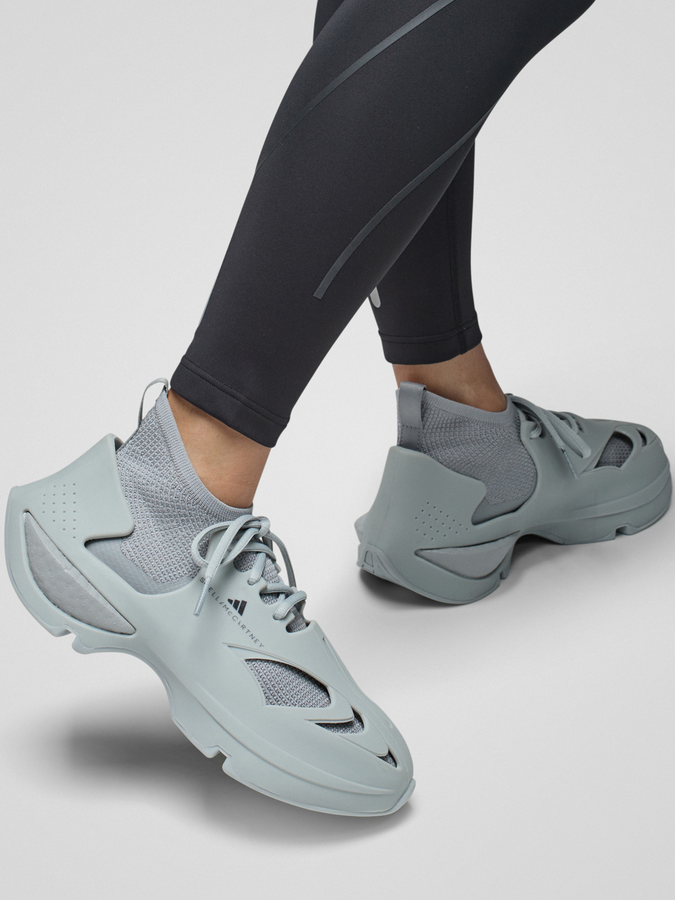 Кросівки для бігу Adidas модель IE8758 Фото