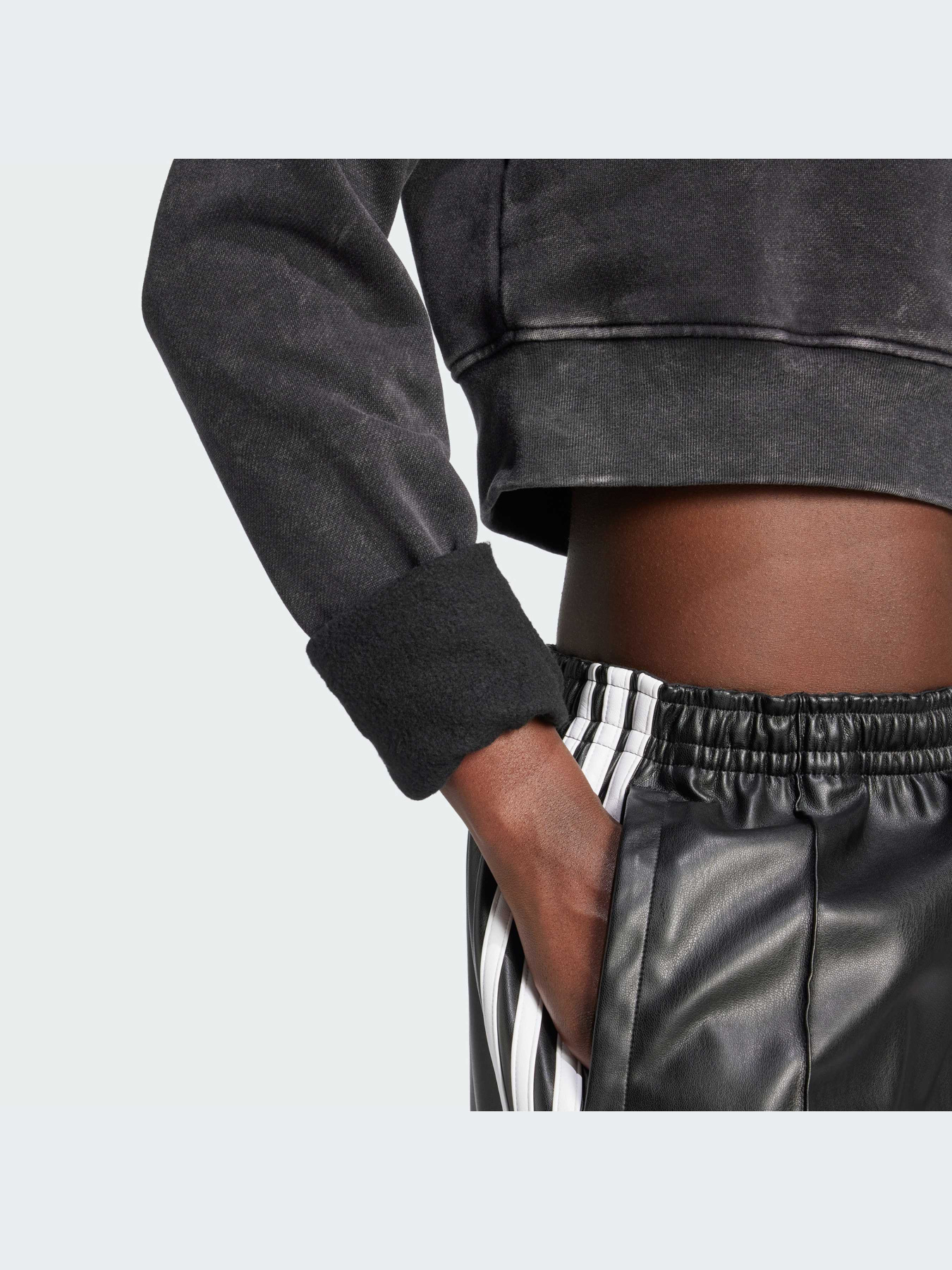 Свитшот Adidas модель IW5559 Фото