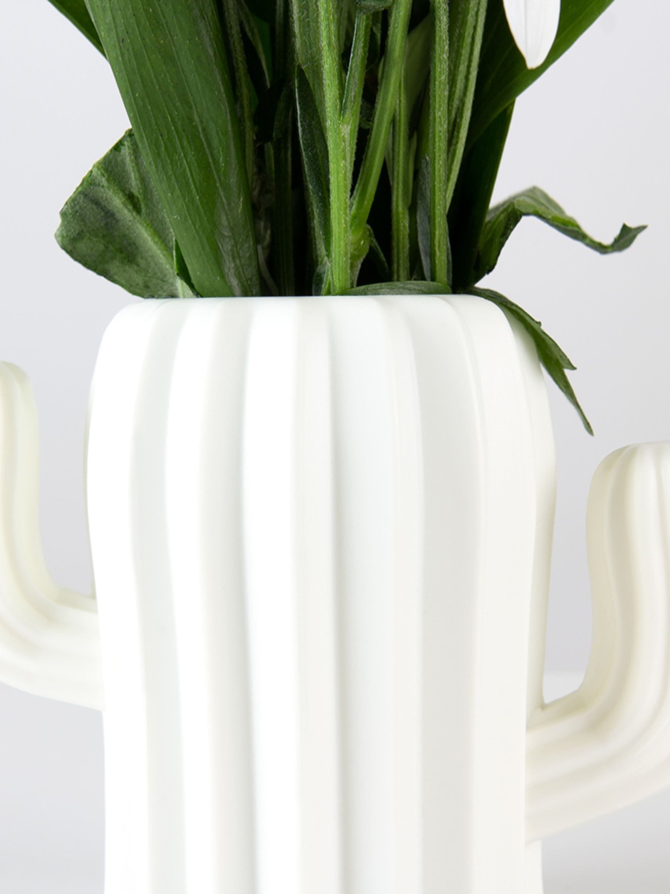 Ваза для цветов пластиковая белая MBM MY HOME модель DH-FLOWERS-02 WHITE Фото