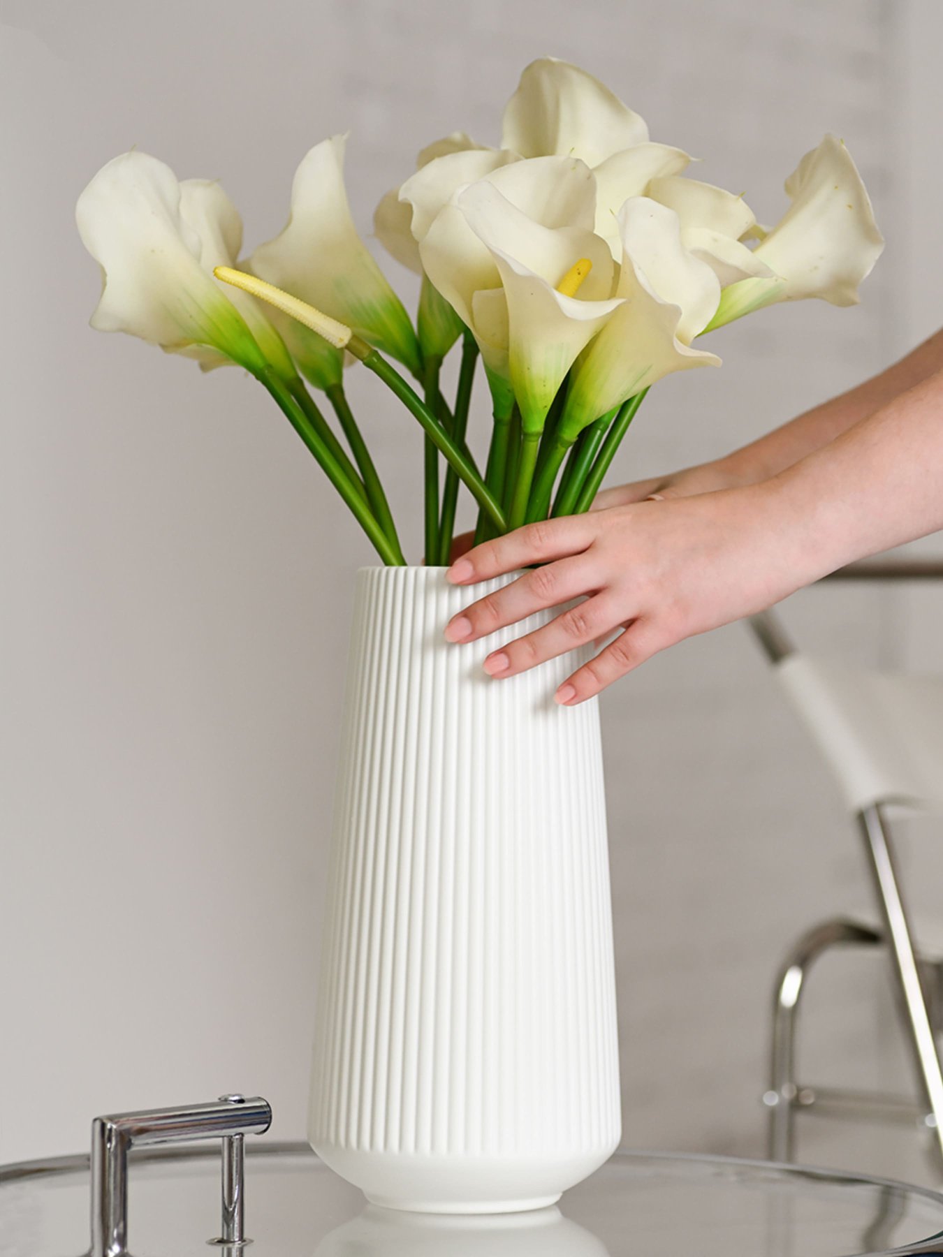 Ваза для квітів пластикова біла MBM HOME модель DH-FLOWERS-03 WHITE Фото