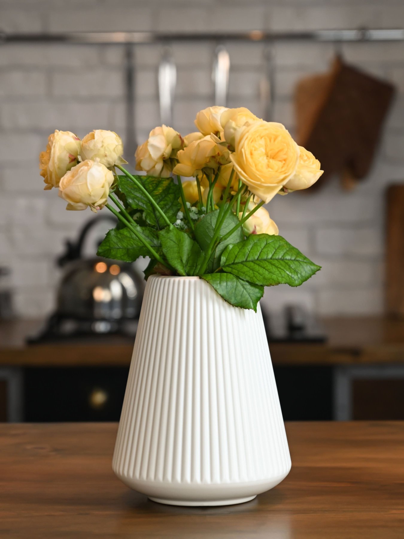 Ваза для цветов пластиковая белая MBM MY HOME модель DH-FLOWERS-04 WHITE Фото