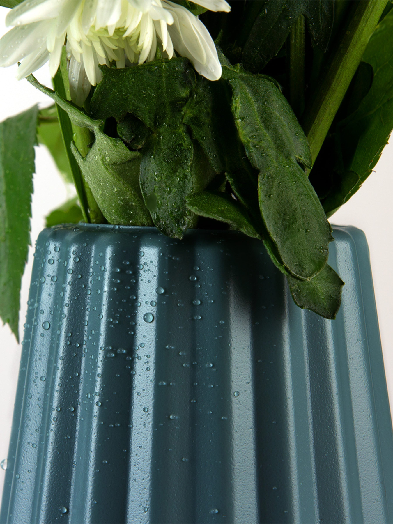 Ваза для квітів пластикова синя MBM MY HOME Модель DH-FLOWERS-06 DARK BLUE Фото