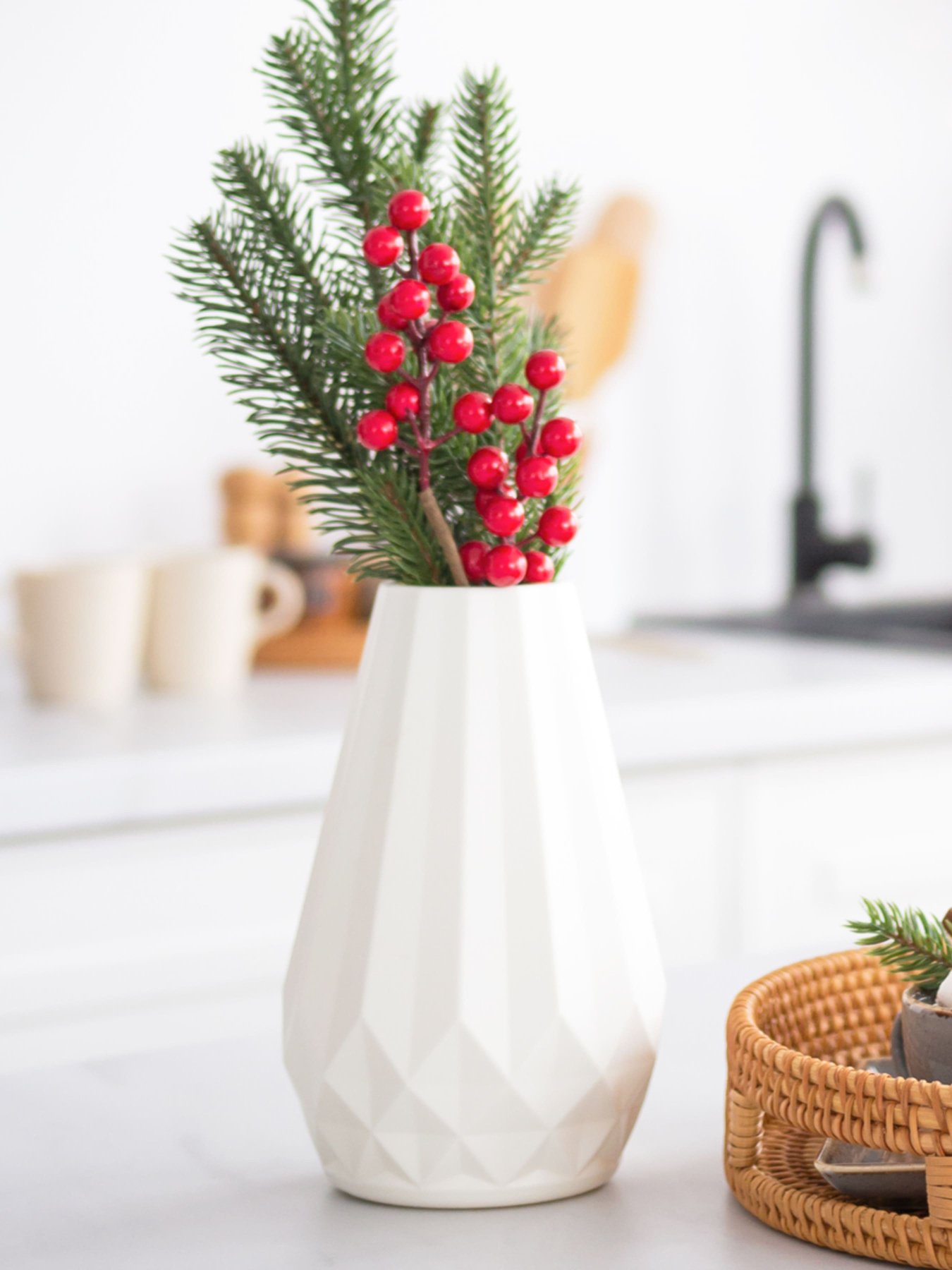 Ваза для цветов пластиковая белая MBM MY HOME модель DH-FLOWERS-07 WHITE Фото