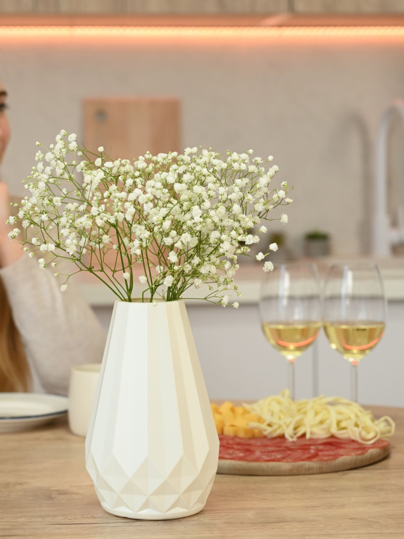 Ваза для цветов пластиковая белая MBM MY HOME модель DH-FLOWERS-07 WHITE Фото