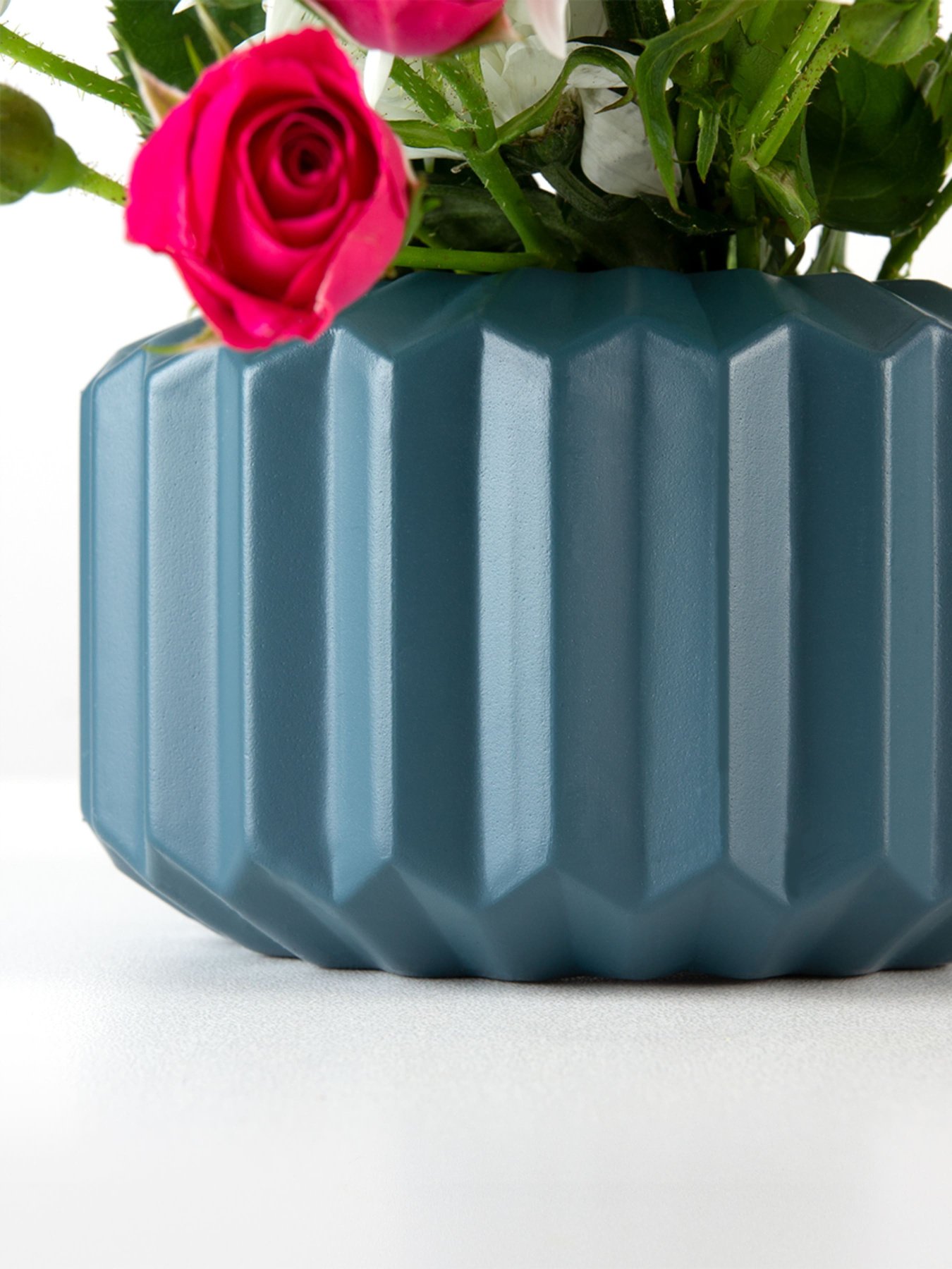 Ваза для квітів пластикова синя MBM HOME модель DH-FLOWERS-08 DARK BLUE Фото