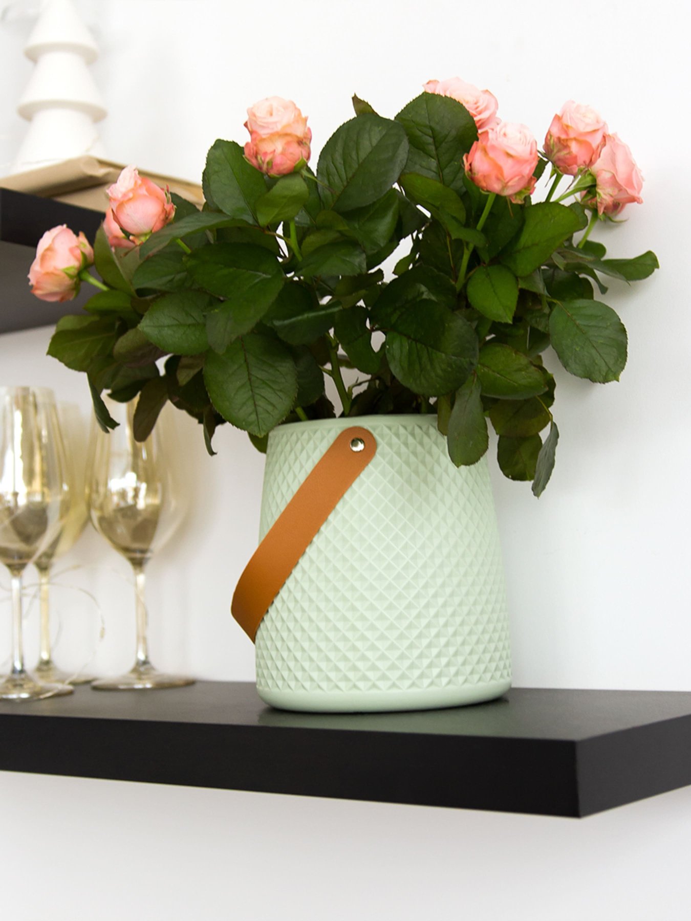 Ваза для квітів з ручкою пластикова оливкова MBM HOME модель DH-FLOWERS-10 OLIVE Фото