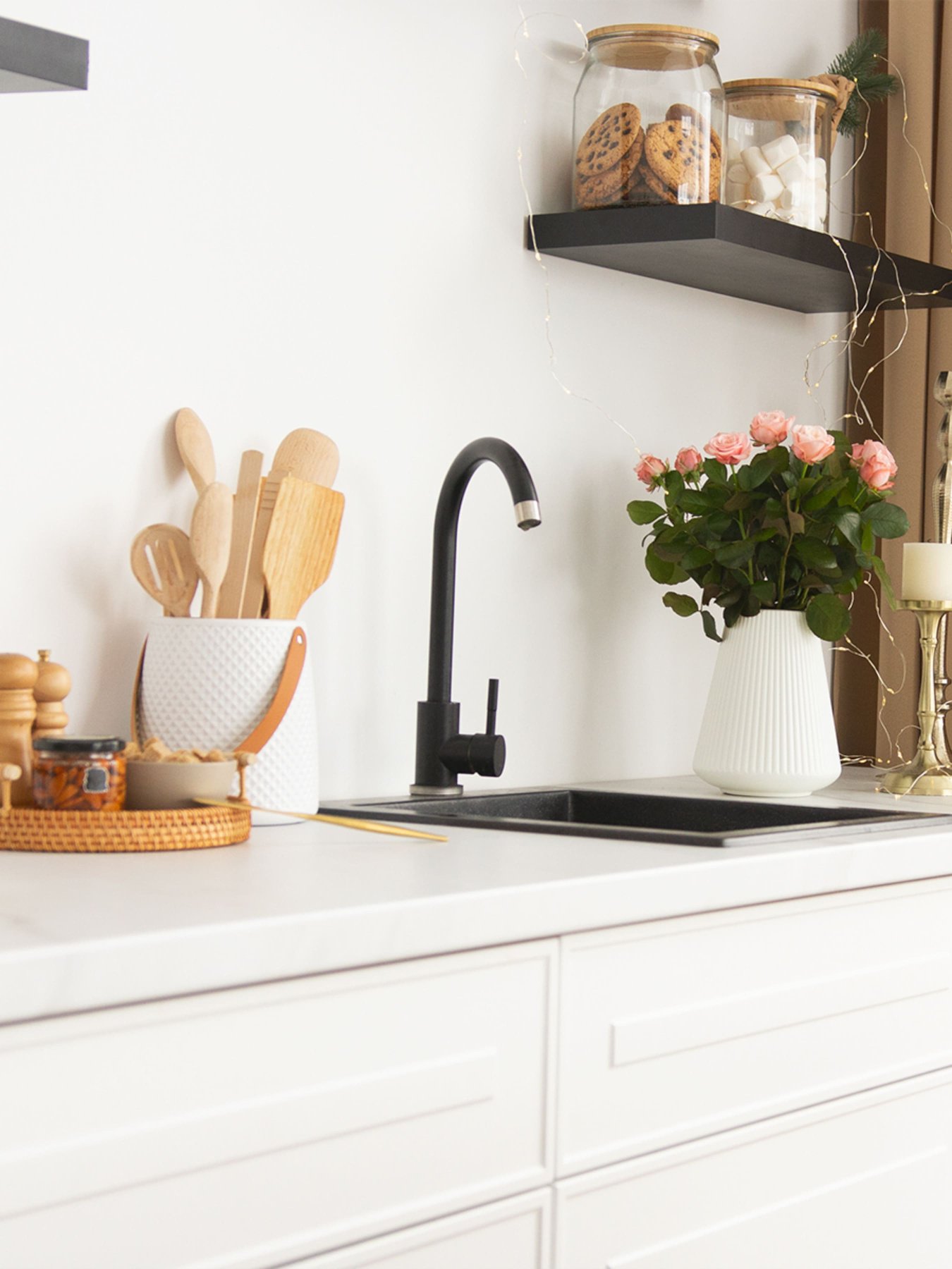 Ваза для цветов с ручкой пластиковая белая MBM MY HOME модель DH-FLOWERS-10 WHITE Фото